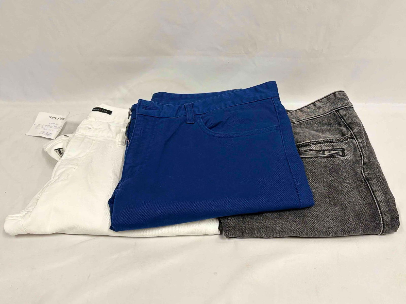 3pc Armani Exchange and John Varvatos Mens Jeans Bundle: This lot is a bundle of Men's jeans, 2 out of 3 being NWT (new with tag), all being in great conditions. Please refer to images for further insight on the jean's conditions. Sizes listed