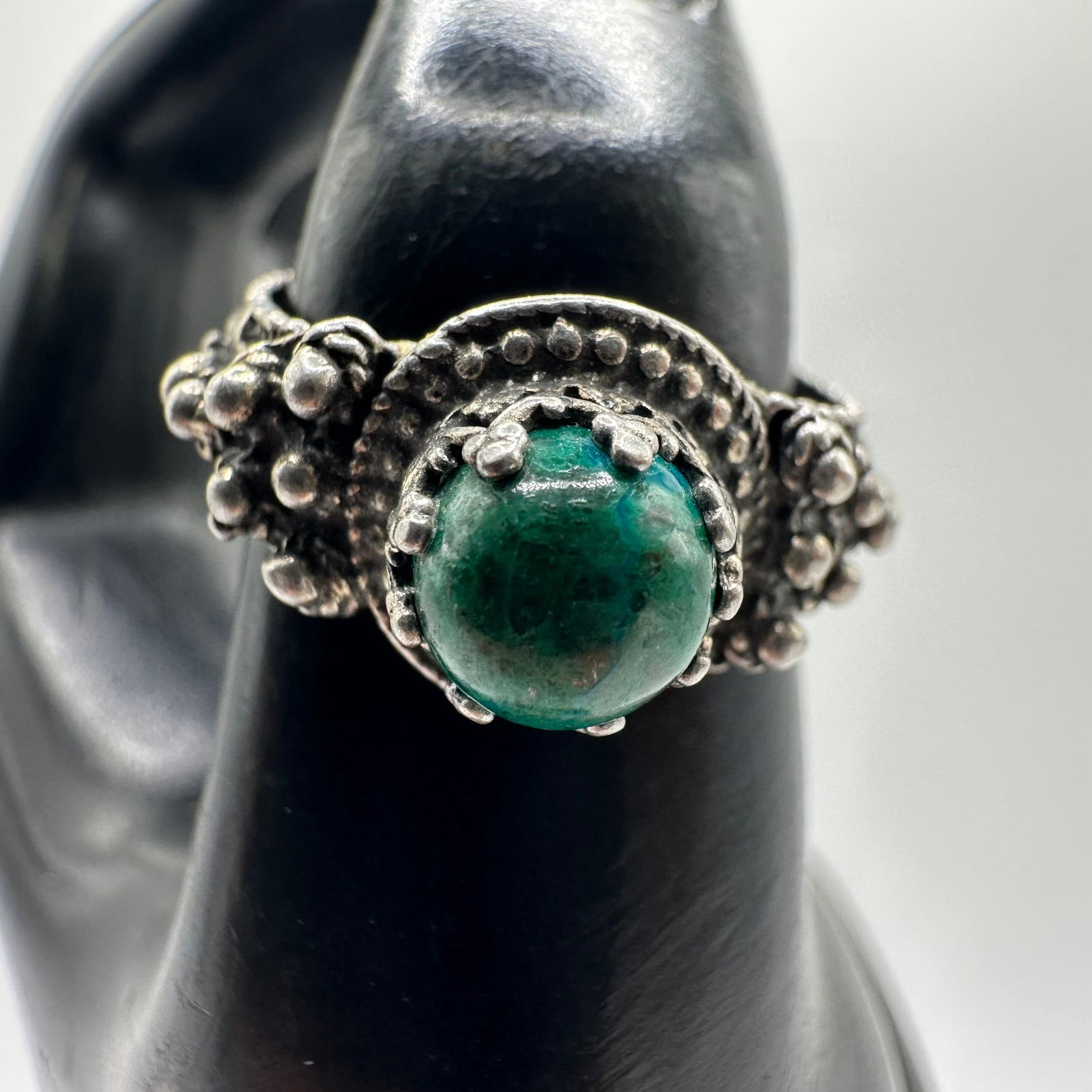 Malachite Ornate Israel Sterling Silver 925 Filigree Ring X49: This item is in good pre-owned, previously used/displayed condition with noticeable light wear and surface scratches. Please reference all photos for full details. This piece of jewelry has been teste