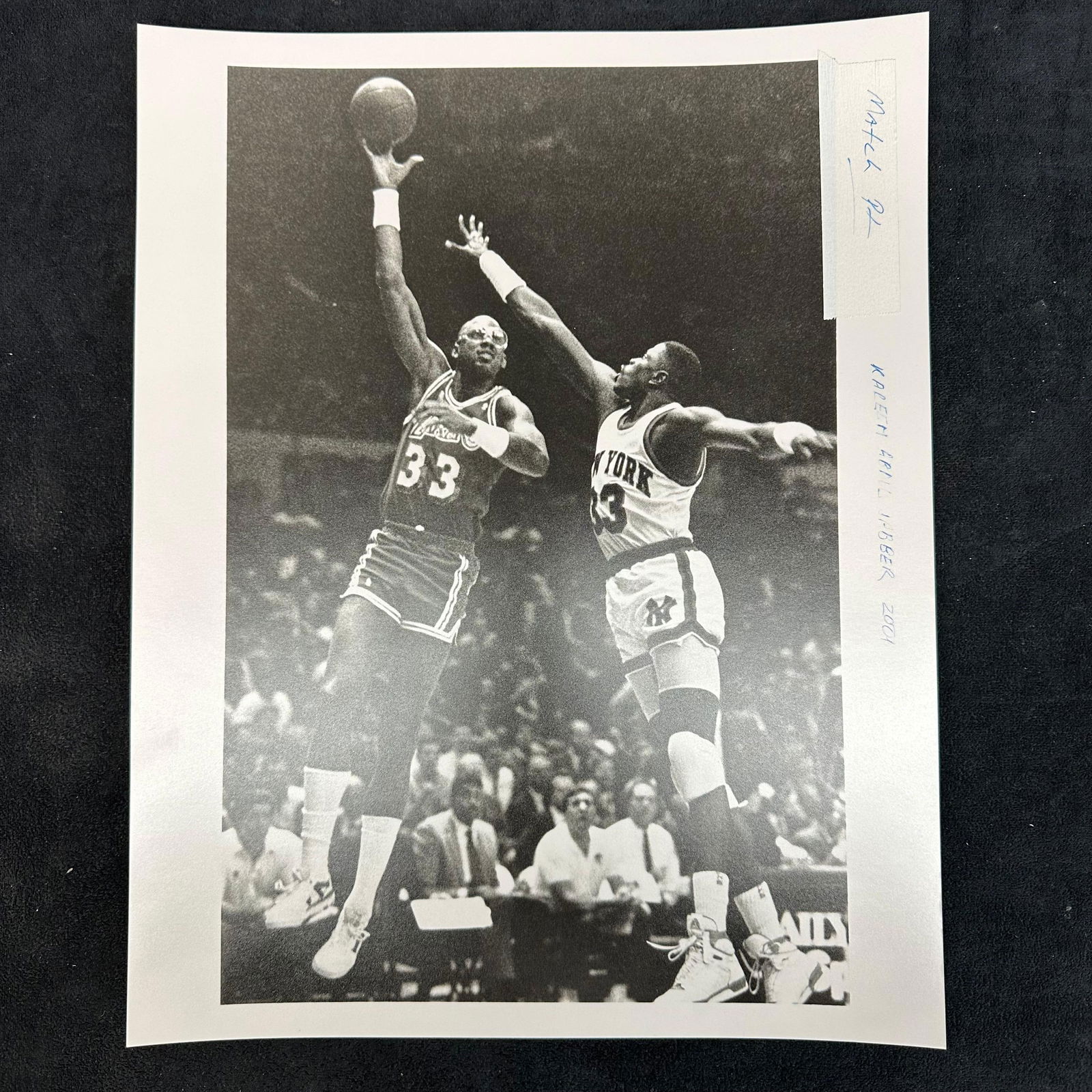 Basketball Photo Print Kareem Abdul-Jabbar vs. Patrick Ewing Skyhook Shot Silver Gelatin Black and: Offered here is a vintage black and white analog photo print capturing Kareem Abdul-Jabbar (#33, Los Angeles Lakers) performing his iconic skyhook shot against New York Knicks Patrick Ewing #33. This