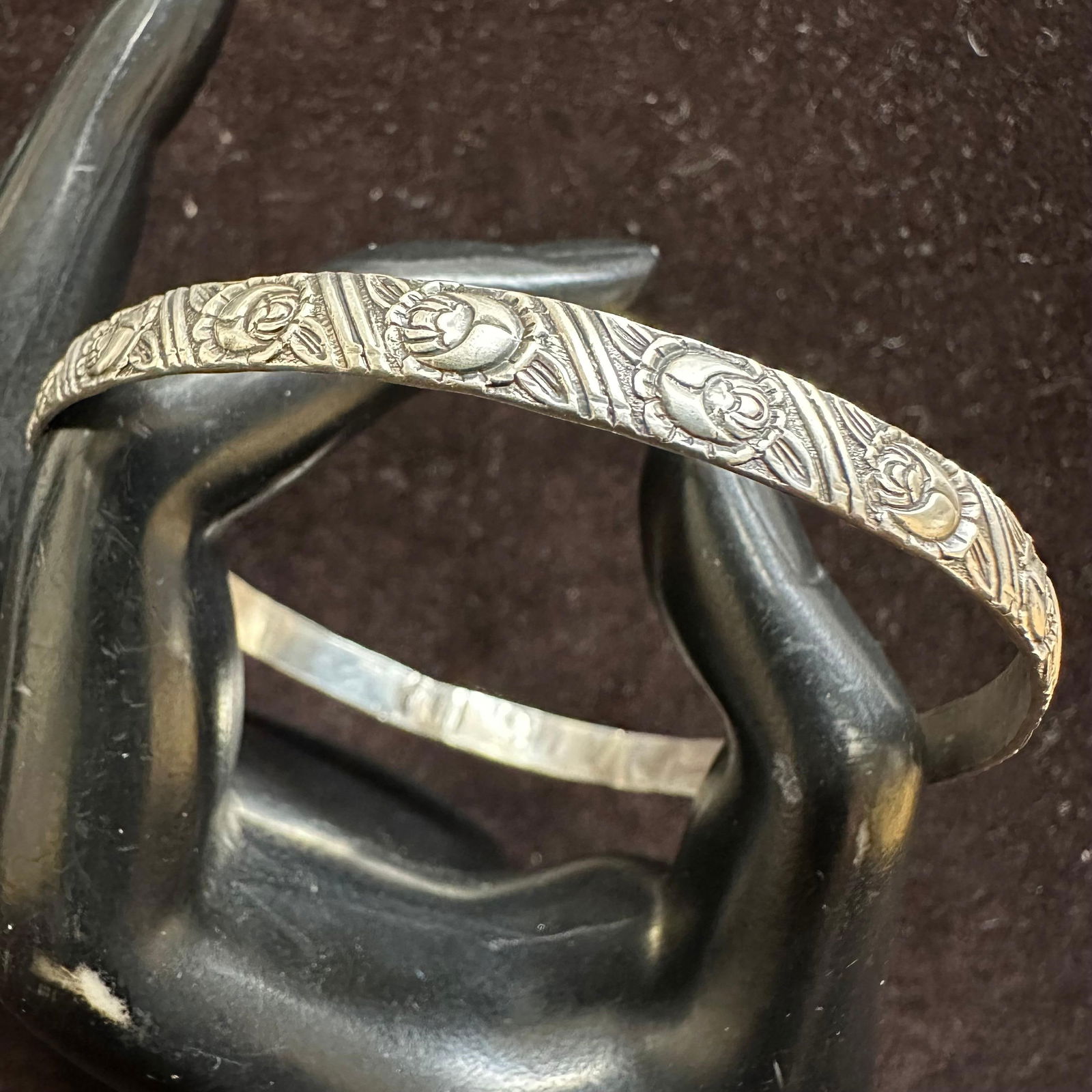 Beau Sterling Silver Etched Floral Design Bangle Bracelet: This item is in good pre-owned, previously used/displayed condition with noticeable light wear and surface scratches. Please reference all photos for full details. This piece of jewelry has been teste