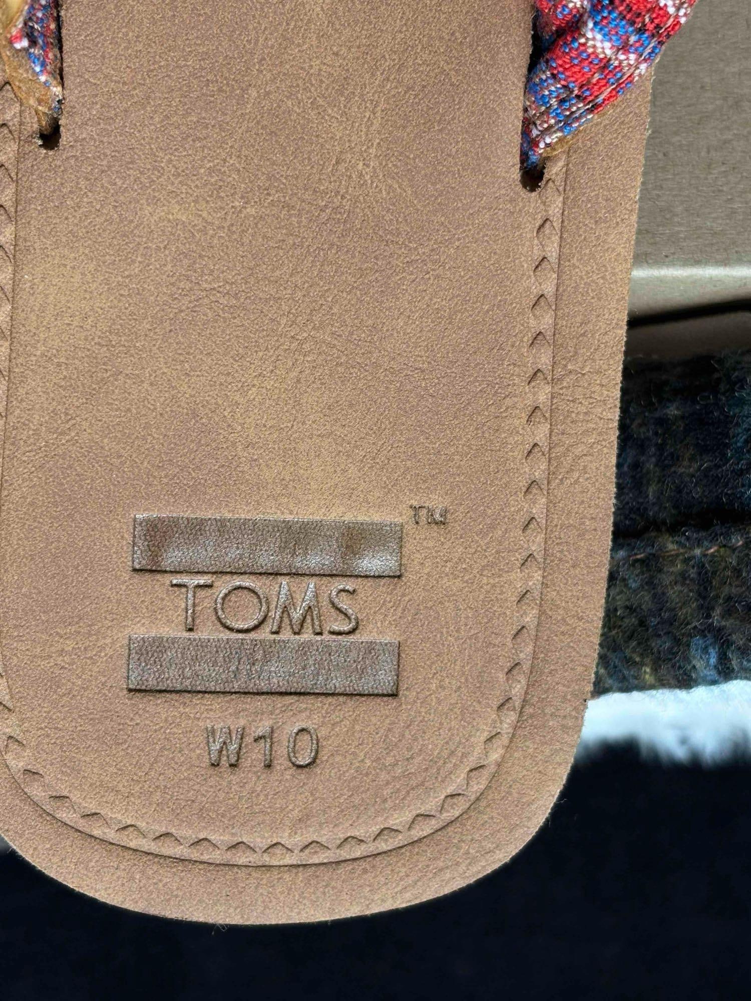 Multicolored Moccasins and Tom Flip Flops Bundle - 8