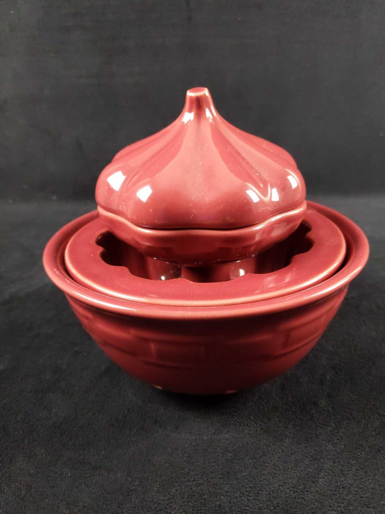 Vintage Longaberger Woven Fine China Set Of Three: This set includes: (1) Garlic Baker With Lid. Is approx 4 1/2" x 4 1/2" x 4" (1) Colander Strainer. Is approx 7' x 7" x 3 1/2". (1) Bundt Fluted Single Cake Jello Pan.