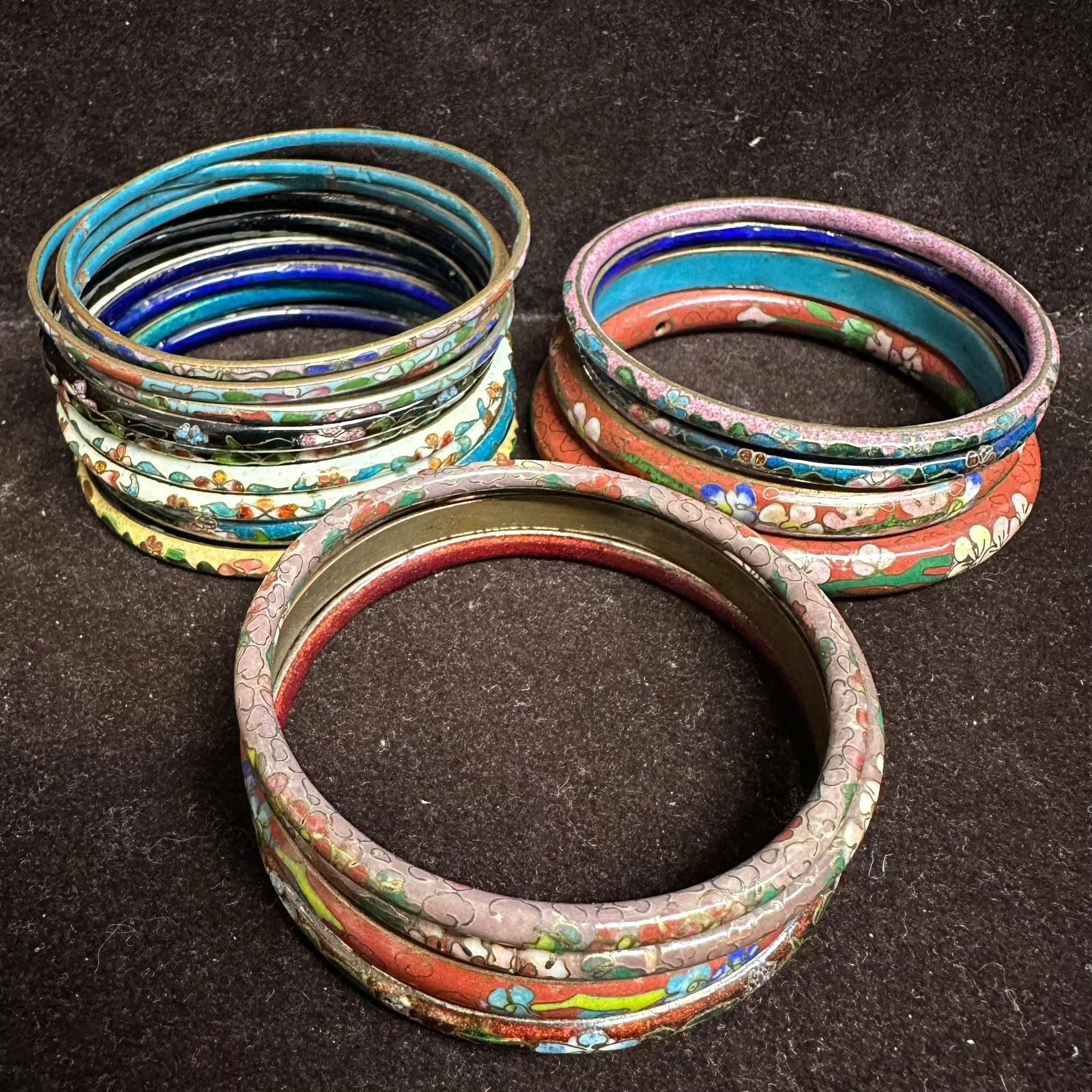 Vintage Asian Style Cloisonne Colorful Enamel Patterns Bangle Bracelet Set: A lot of vintage cloisonne enamel bangle bracelets. Various sizes, colors, and design styles. Eighteen bracelets total are included in this set. These items are in pre-owned, previously displayed