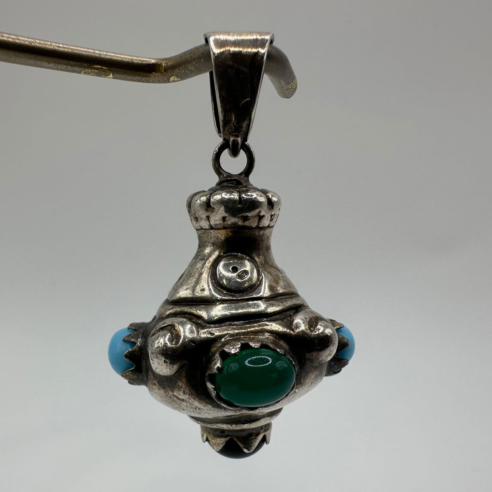 Turquoise Green Agate and Black Onyx Gemstone Silver Charm X22: This item is in good pre-owned, previously used/displayed condition with noticeable light wear and surface scratches. Please reference all photos for full details. This piece of jewelry has been teste