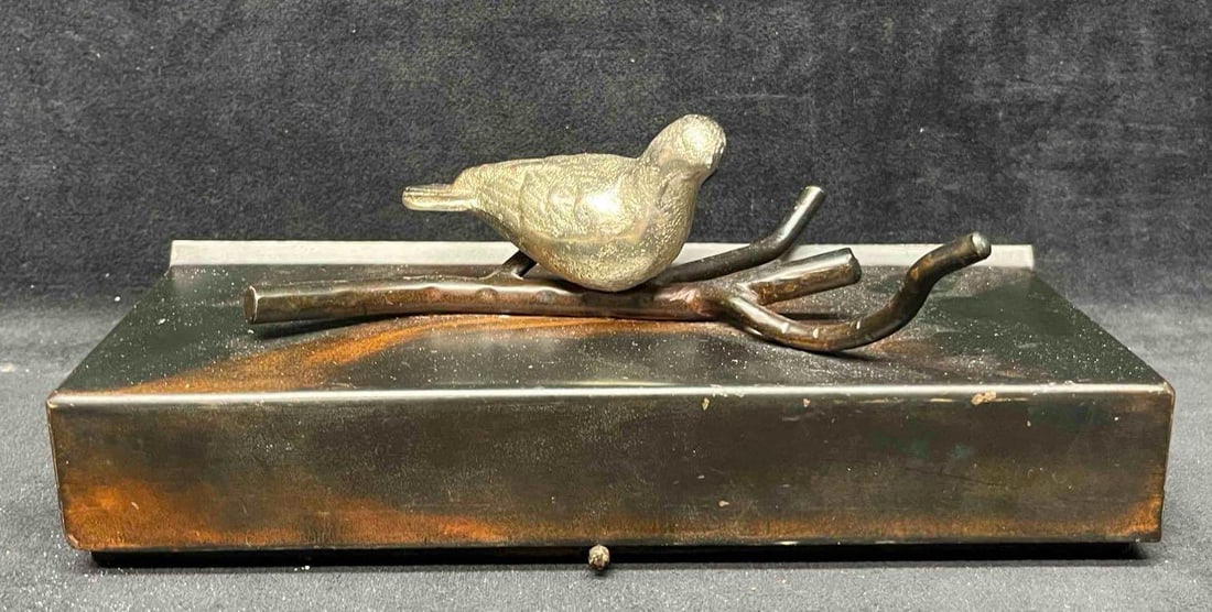 Jan Barboglio Cast Iron Trinket Box: This lot contains a Jan Barboglio Cast Iron Trinket Box. The approx. weight and dimensions are listed below. Overall the Jan Barboglio Trinket Box is in excellent pre owned condition with no noticeabl