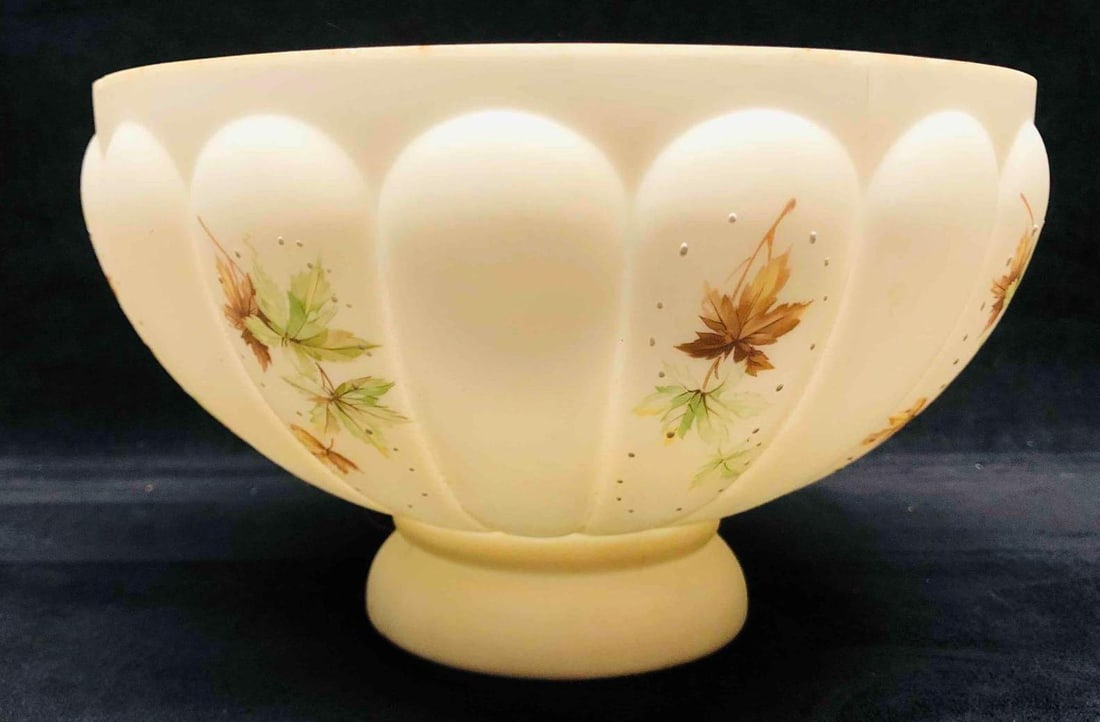 White Porcelain With Flowers Dome Lamp Shade: This lot contains a White Porcelain With Flowers Dome Lamp Shade. It is approx 9 3/4" x 9 3/4" x 6 1/4" and it weighs about 0.8lbs. Overall the lamp shade is in good used condition with some