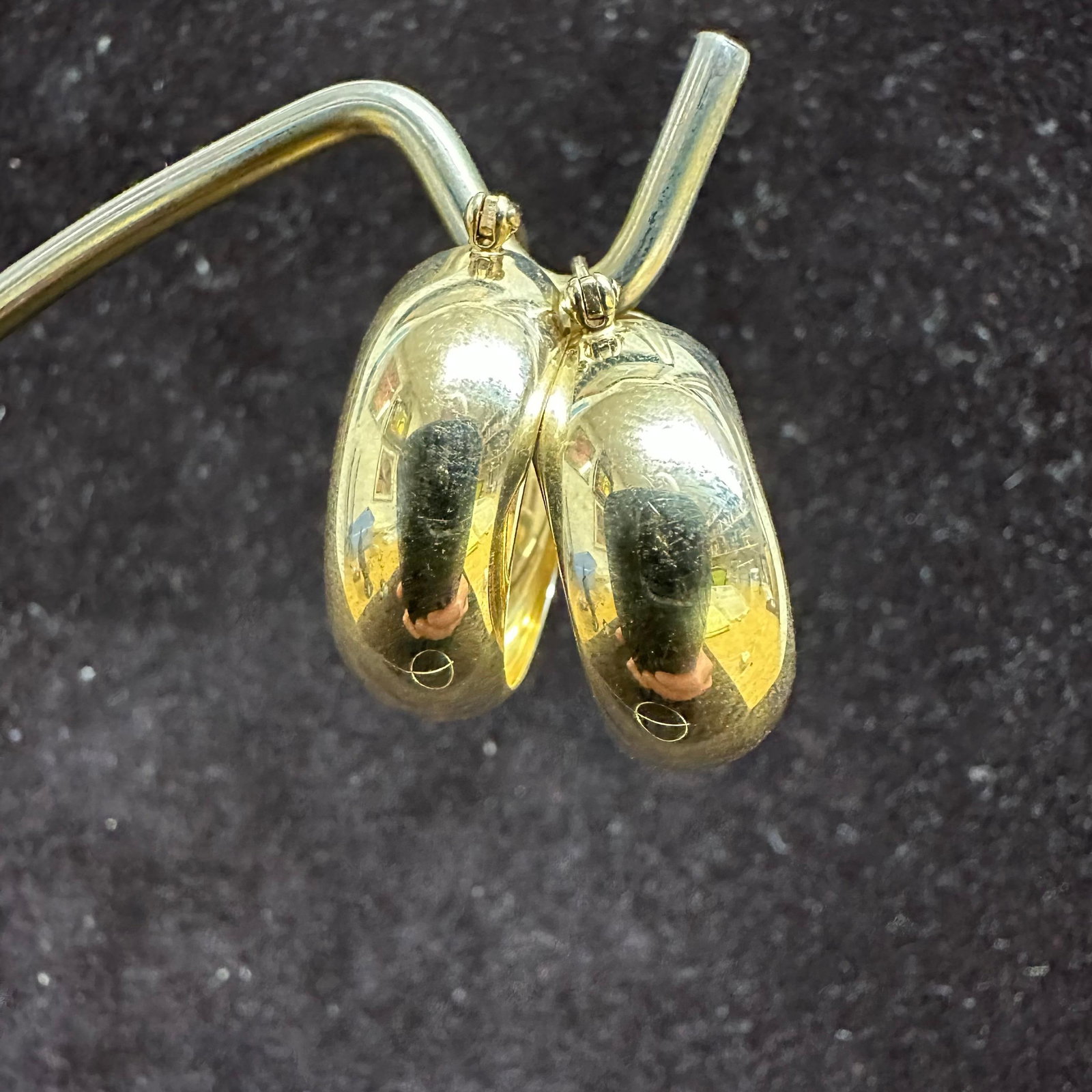 14K Gold Teardrop Chunky Hoop Earrings M85: This item is in good pre-owned, previously used/displayed condition with noticeable light wear and surface scratches. Please reference all photos for full details. This piece of jewelry has been teste