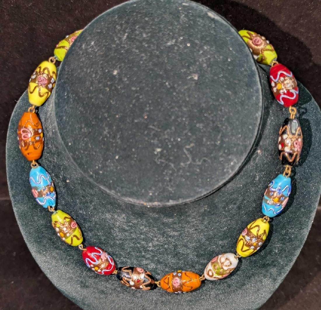 Vintage Italian Murano Colorful Art Glass Bead Necklace EEE: Vintage Italian Murano Colorful Art Glass Bead Necklace EEE. Glass beads with hand painted designs. Is approx 15 1/2" and it weighs 0.11lb.