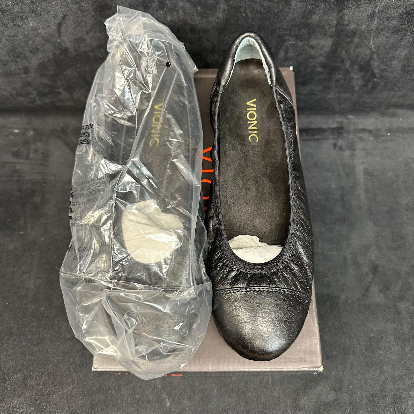 Vionic Prim Natalia Women's Ballet Flats Black Leather 9.5: Brand new in box pair of Vionic Prim Natalia women’s flats in classic black. These stylish ballet-style shoes feature Vionic’s signature orthotic support and cushioned comfort foot bed designed to
