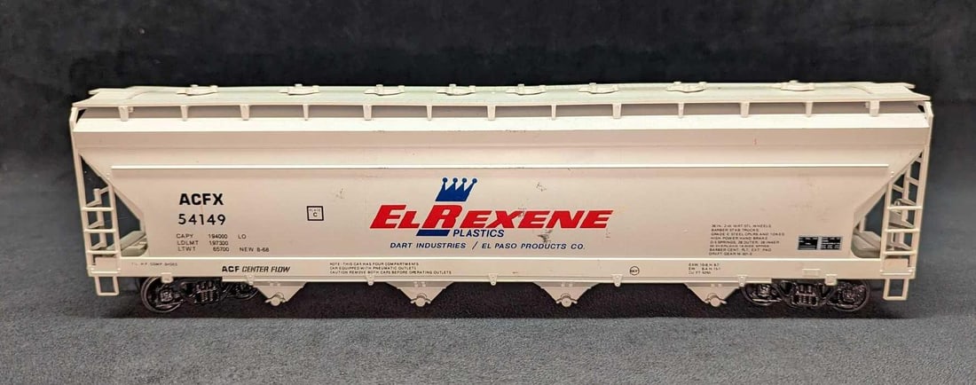 Kadee ACFX El Rexene Covered Hopper 54149 14" Long: Kadee ACFX El Rexene Covered Hopper 54149 14" Long. This is approx 14 1/2" x 2 3/4" x 3 3/4" and it weighs 0.92lb. The hopper has some markings and some signs of wear. 
