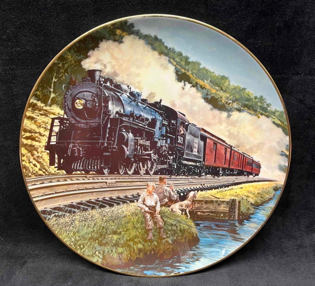 Homeward Bound By J.B. Deneen Classic American Trains Plate Collection 1988: This lot contains a Homeward Bound By J.B. Deneen Classic American Trains Plate Collection 1988. It is approx 9 1/4" x 9 1/4" x 1" and it weighs about 1lb. Overall the plate is in good used