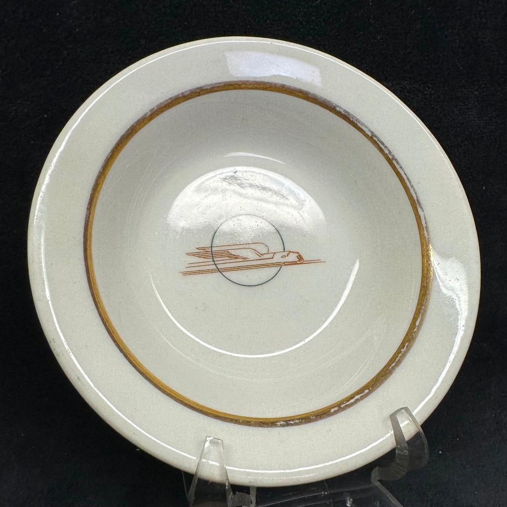 Union Pacific RR Winged Streamliner 4 5/8" Bowl: This piece has been researched to the best of our ability prior to listing. Please view photos, as they are a part of the condition. DETAILS: Material - Porcelain/China Size - 4 5/8" Weight - 0.4