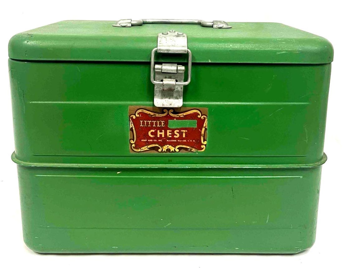 Vintage 1950s Steel Little Green Chest Ice Box/Cooler By Hemp And Co.: This lot contains a Vintage 1950s Steel Little Green Chest Ice Box/Cooler By Hemp And Co. The approx. weight and dimensions are listed below. Overall the vintage little chest is in good pre owned cond