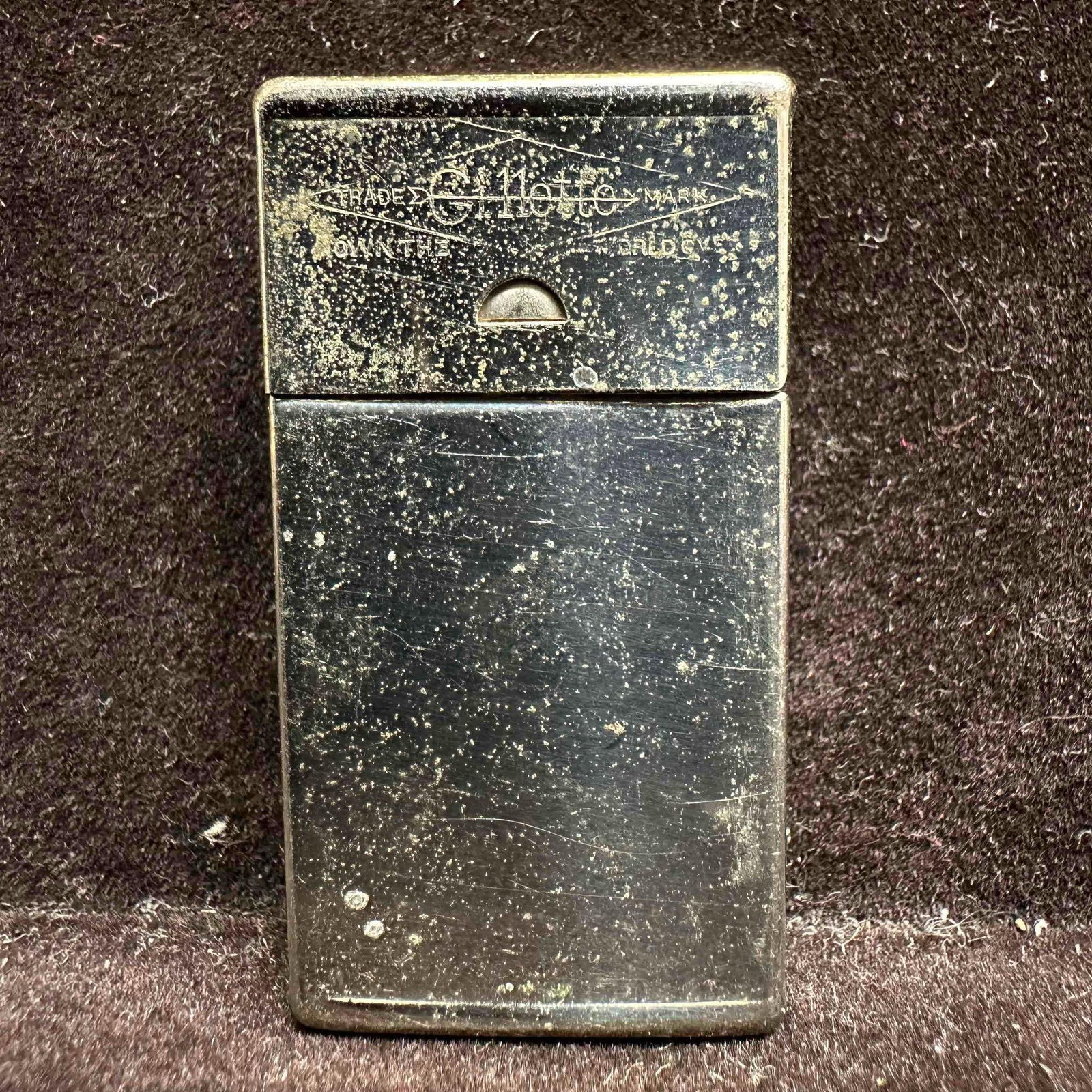 Gillette Razor Blade Metal Case Small Box Container: Minor rusting and wear noticed on the outside and inside of the case. Marked Gillette. This item is in good pre-owned, previously displayed condition with light wear, and surface scratches. Please ref