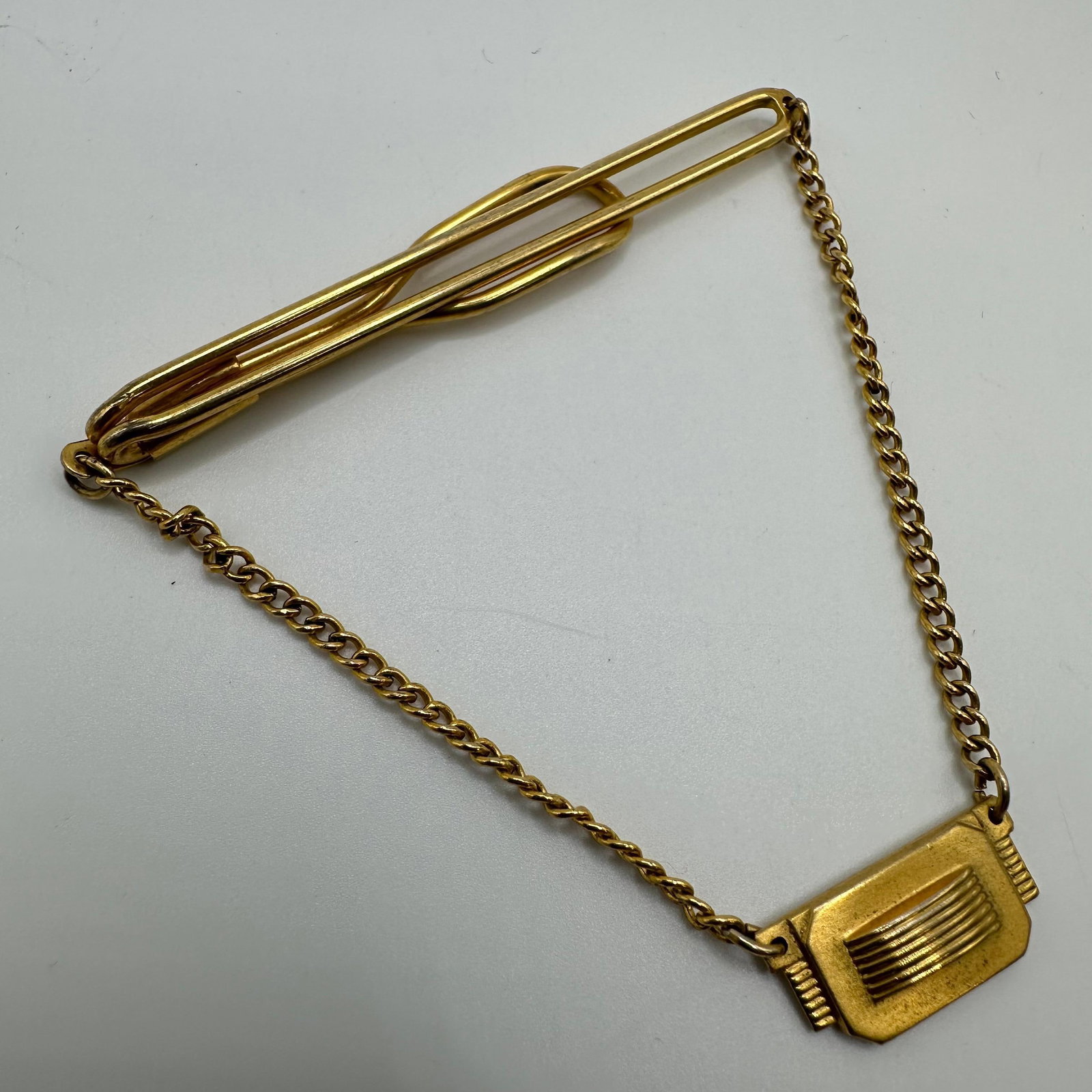 Swank Tie Clip Chain Plate Gold Tone Tie-Bar SWANK: Swank hallmark present. This item is in good pre-owned, previously used/displayed condition with noticeable light wear and surface scratches. Please reference all photos for full details. Measurement