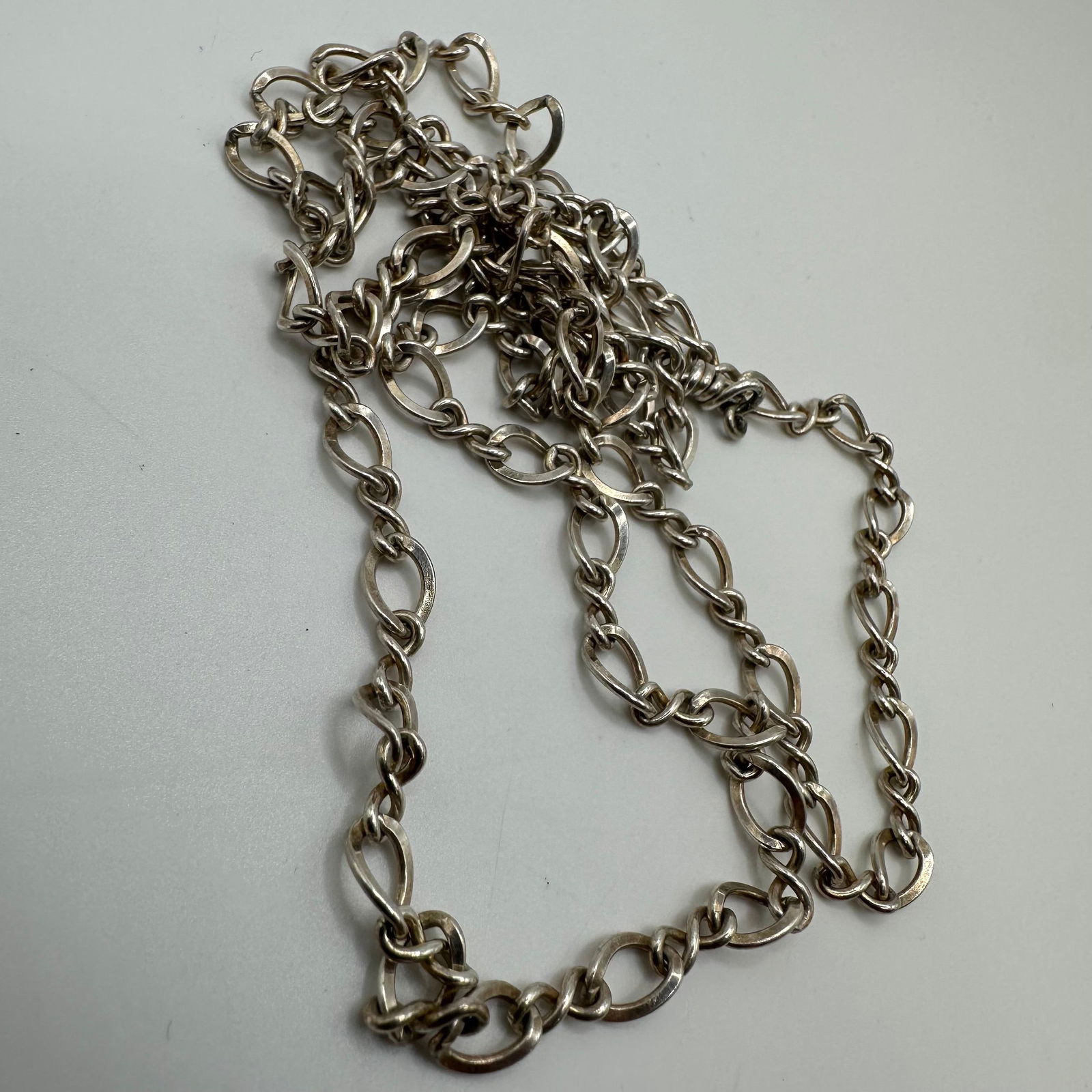 Unmarked Silver Chain Necklace Interconnected Infinity-Shaped Loops - 2