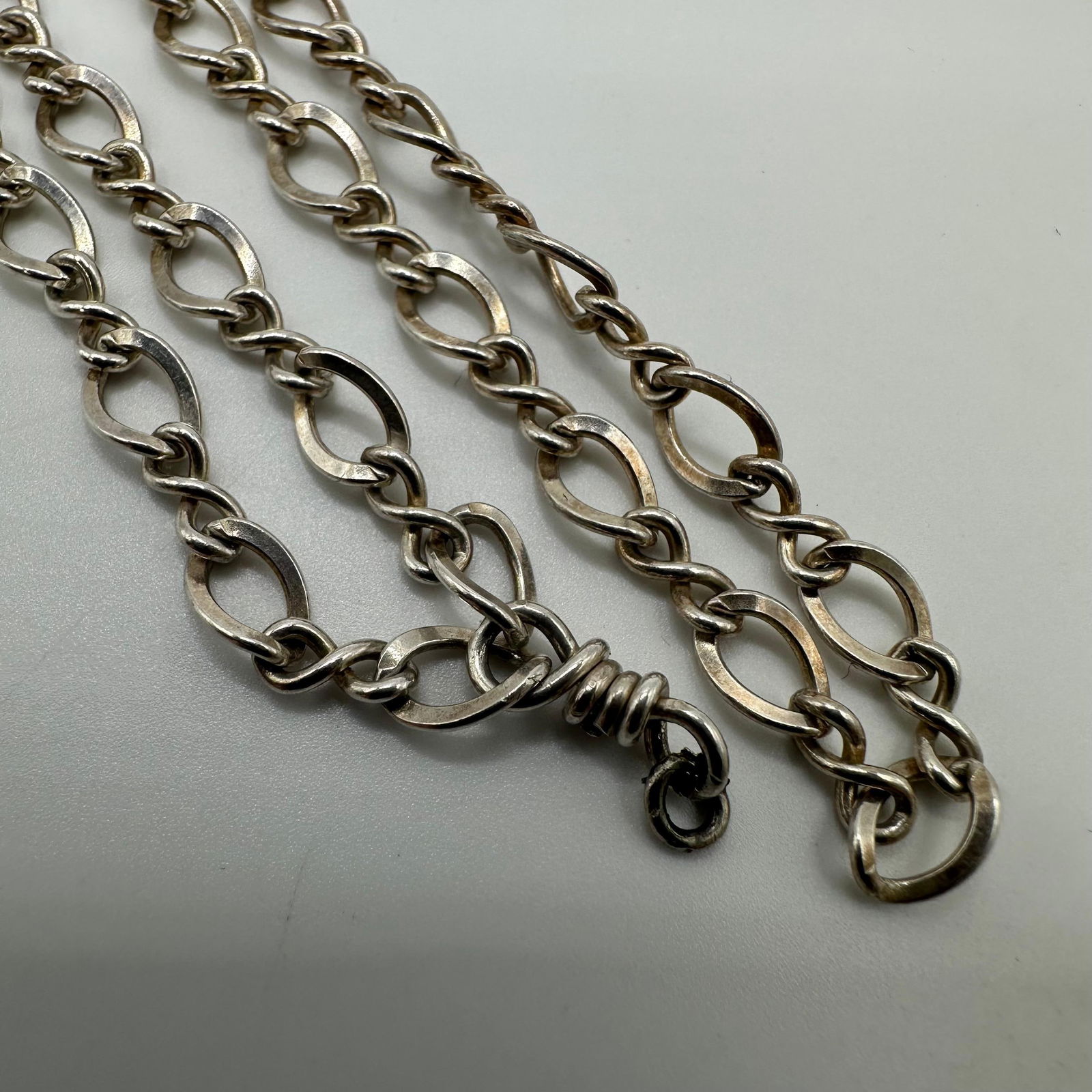 Unmarked Silver Chain Necklace Interconnected Infinity-Shaped Loops - 4