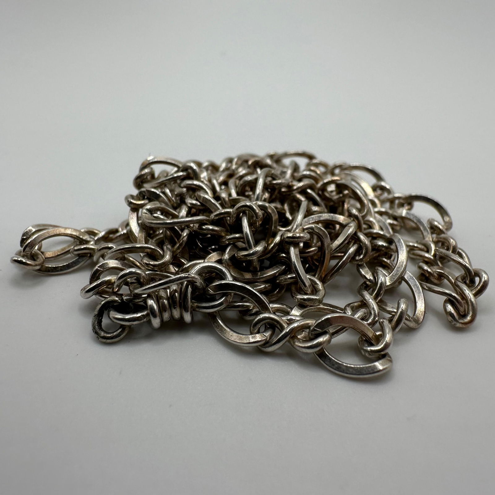 Unmarked Silver Chain Necklace Interconnected Infinity-Shaped Loops - 5