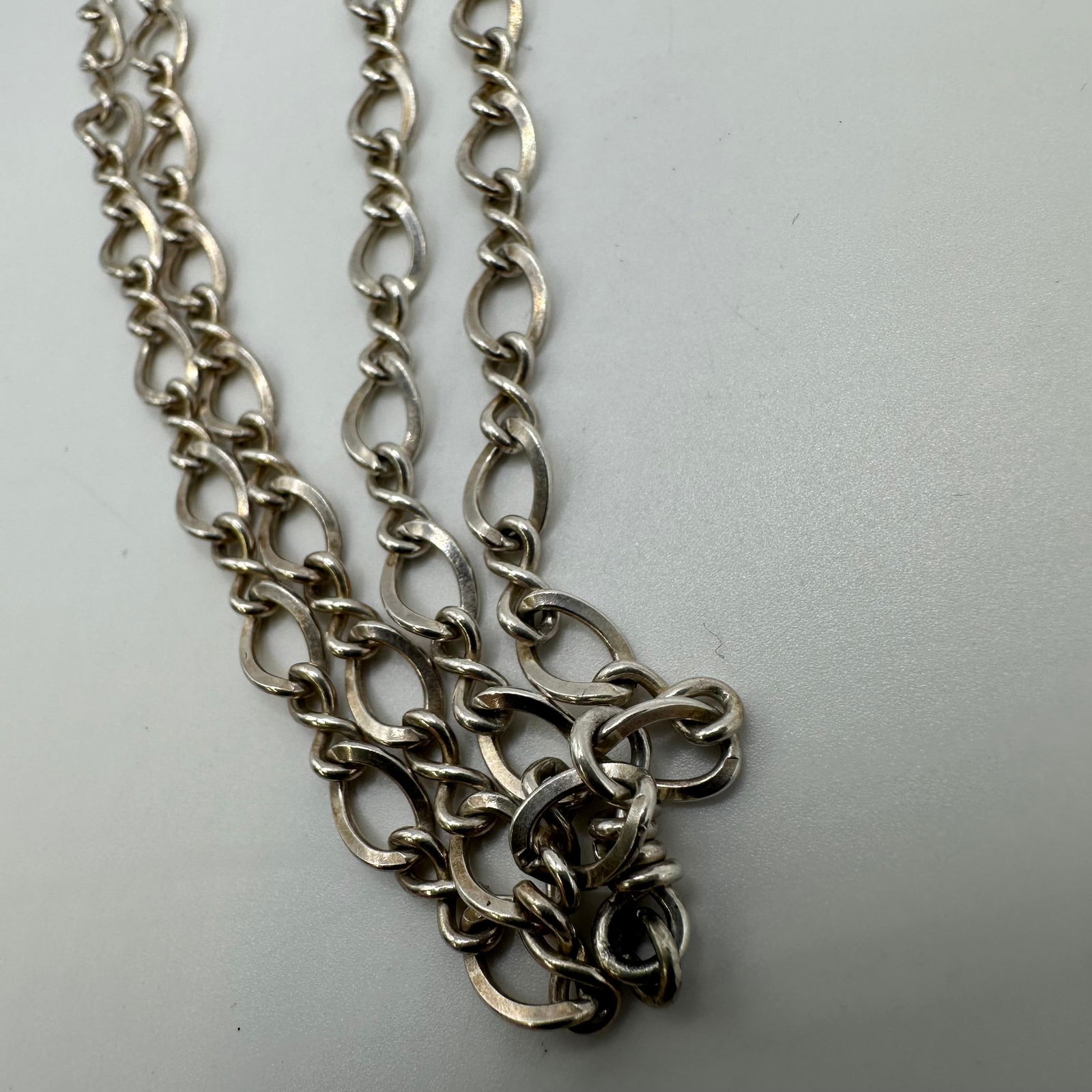 Unmarked Silver Chain Necklace Interconnected Infinity-Shaped Loops - 6