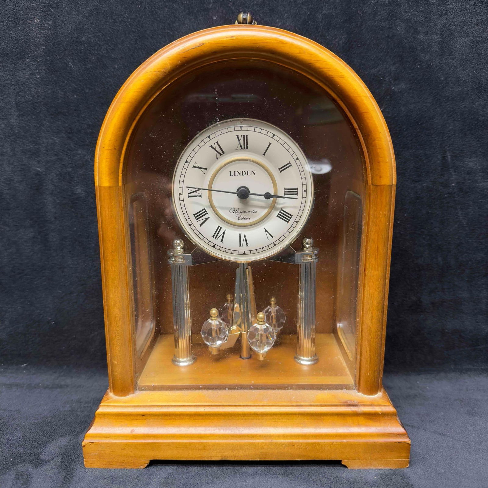 Vintage Westminster Linden Mantle Chime Clock Solid Oak Finish: Vintage Westminster Linden Mantle Chime Clock Solid Oak Finish. This clock has not been Tested. Being offered As Is for repair or parts. Comes with most original pieces and glass panels still intact.