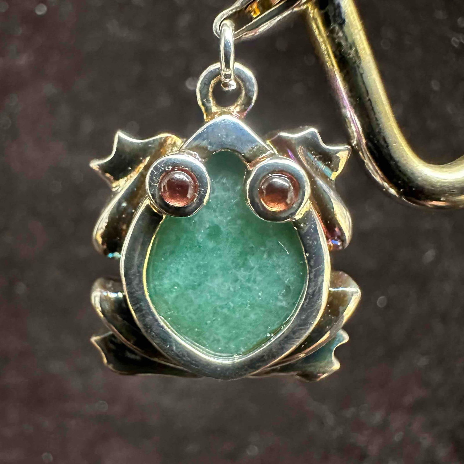 Jade Garnet Frog Sterling Silver 925 Charm: This item is in good pre-owned, previously used/displayed condition with noticeable light wear, and surface scratches. Please reference all photos for full details. This piece of jewelry has been test
