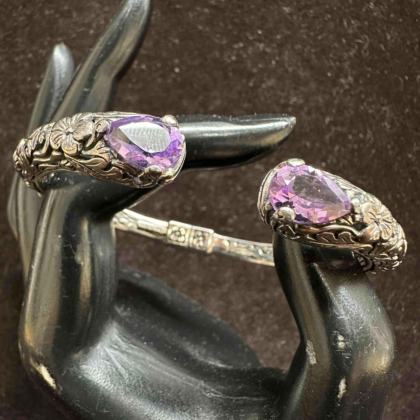 Annika Witt Bali ATI ID Sterling Silver Amethyst Bracelet G17: This item is in good pre-owned, previously used/displayed condition with noticeable light wear, and surface scratches. Please reference all photos for full details. This piece of jewelry has been test