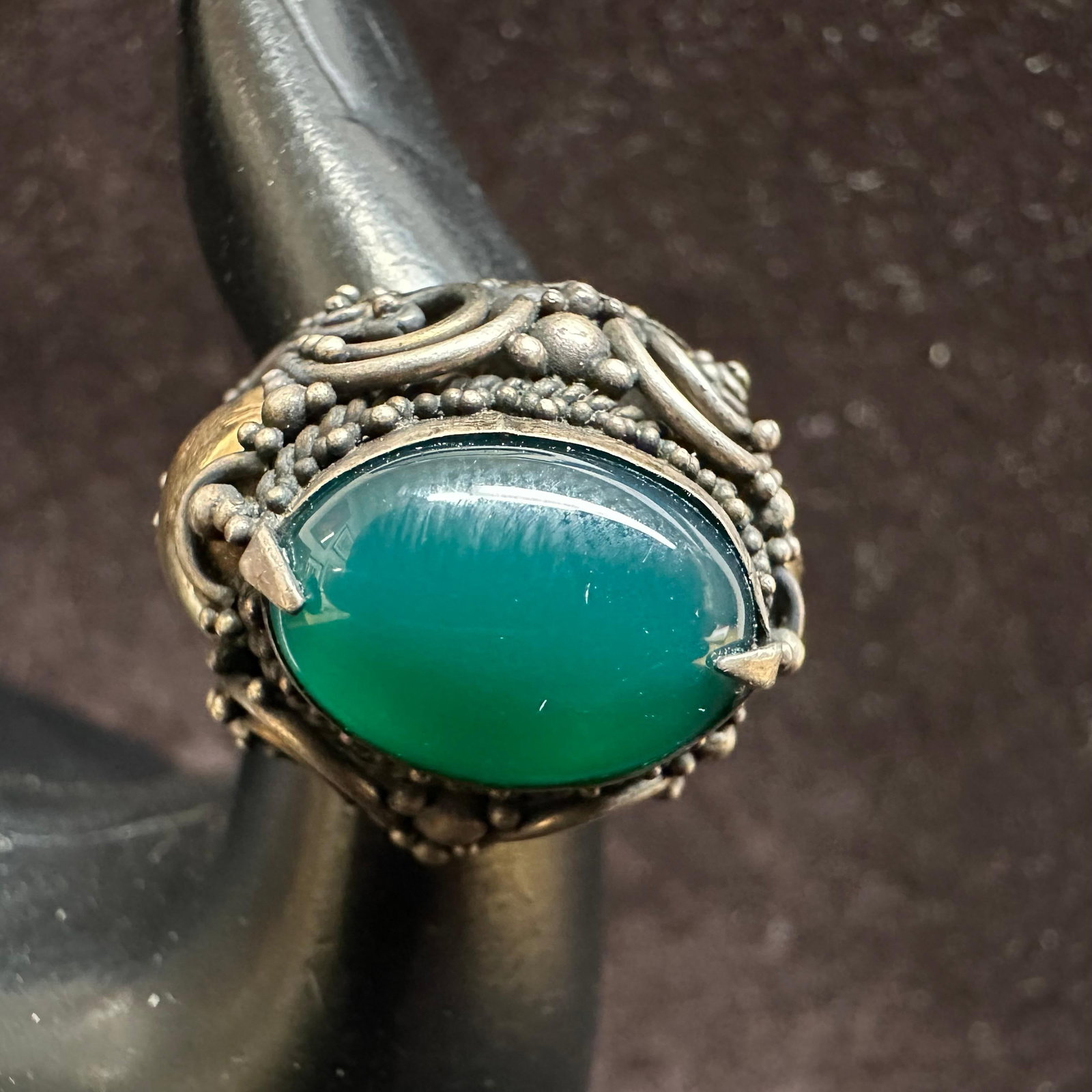 Sterling Silver Cocktail Style Green Agate 925 Ring: This item is in good pre-owned, previously used/displayed condition with noticeable light wear and surface scratches. Please reference all photos for full details. This piece of jewelry has been teste