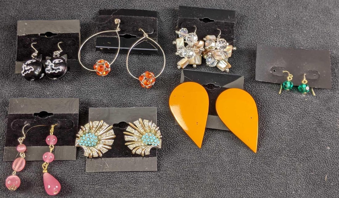 Six Pairs of Colorful Fashion Earrings (1 of 5)