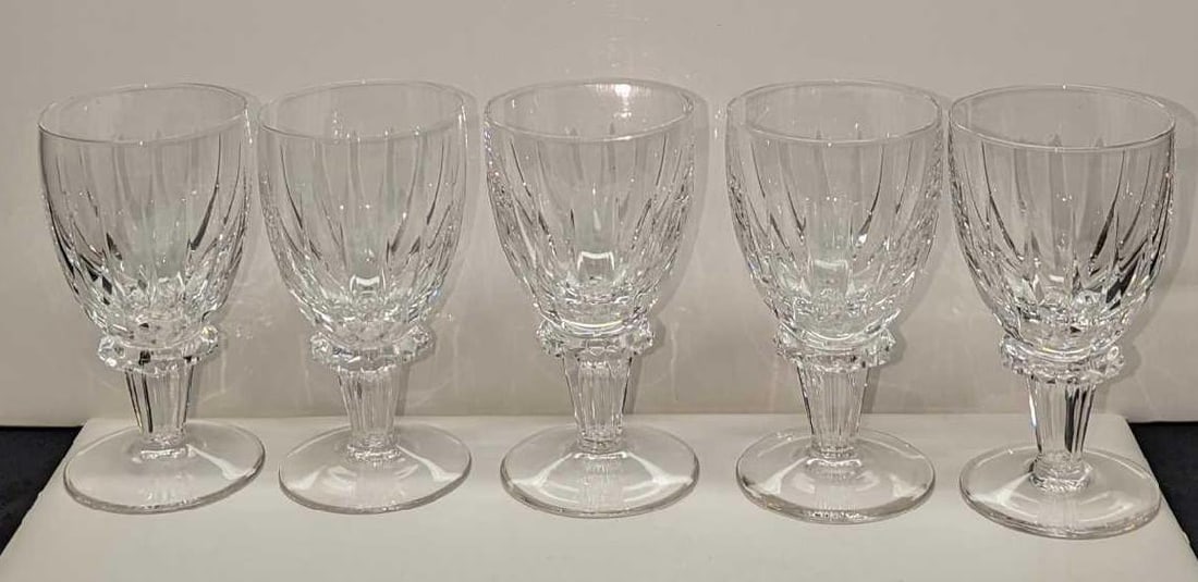 5 Royal Leerdam Crystal Cordial Glasses: 5 Royal Leerdam Crystal Cordial Glasses. Each glass is approx 2 5/8"x 2 5/8" x 4 3/4" and the total weight is 1.9lb. The glasses are in a good, used condition with no chips or cracks.