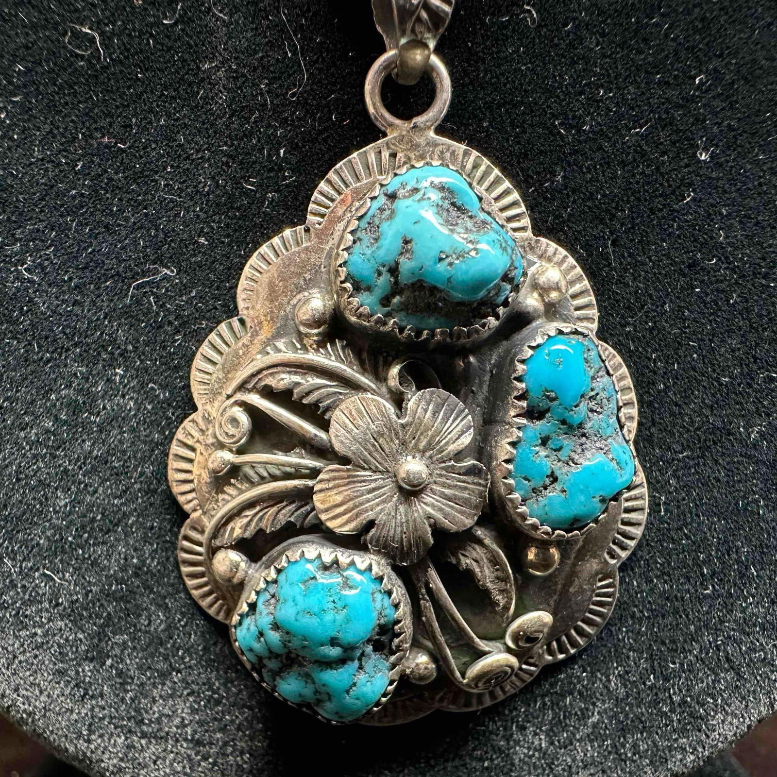RM Sterling Turquoise Floral Pendant Box Chain Necklace 925 Italy: This item is in good pre-owned, previously used/displayed condition with noticeable light wear, and surface scratches. Please reference all photos for full details. This piece of jewelry has been