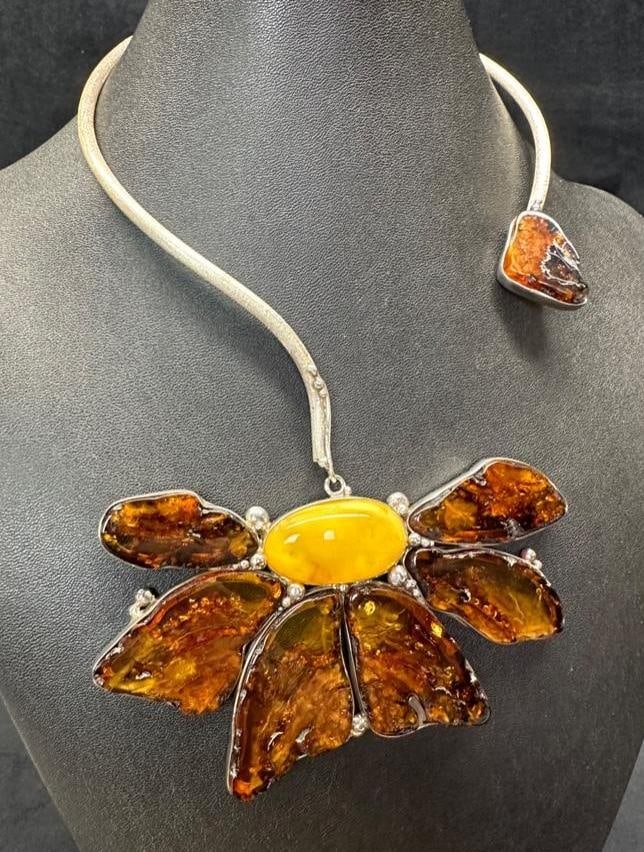 Stunning Large Sterling Amber Open Collar necklace: This piece of jewelry has been tested and researched prior to listing. Please view all our pictures they are part of our description. DETAILS: Metal - 925 Sterling Silver Color - Silver Stones - Ambe