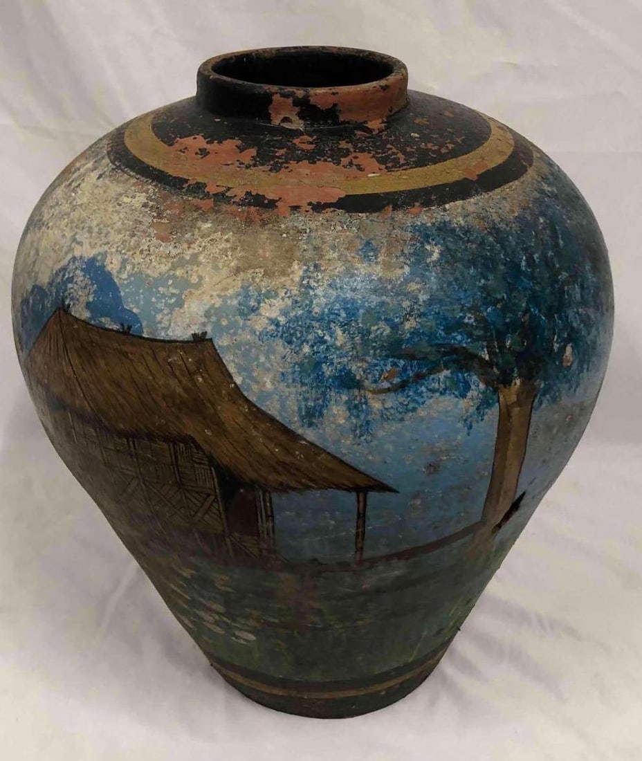 Large Vintage Hand Painted Asian Clay Pot: This lot contains a large vintage Asian hand painted clay pot. The pot is in average used condition with clear signs of ware consistent with againg.There is a hole on one side as pictured and the