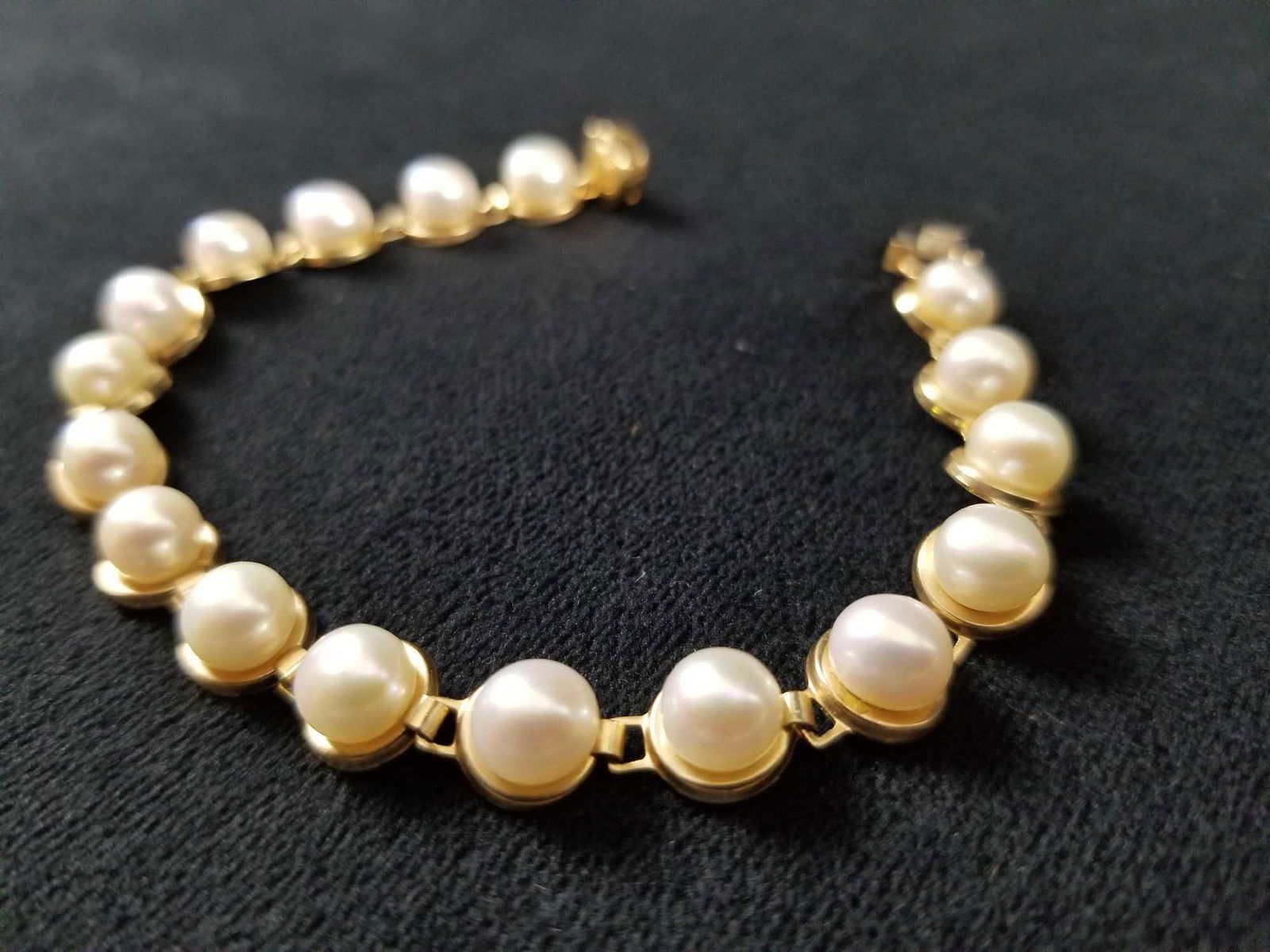 10K Gold Pearl Bracelet (1 of 4)