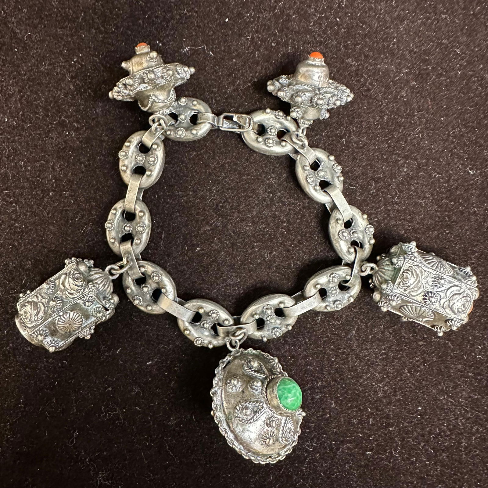 Mariner Chain Puffy Link Faux Glass Stone Accent Charm 800 Silver Bracelet K83: This item is in good pre-owned, previously used/displayed condition with noticeable light wear and surface scratches. Please reference all photos for full details. This piece of jewelry has been teste