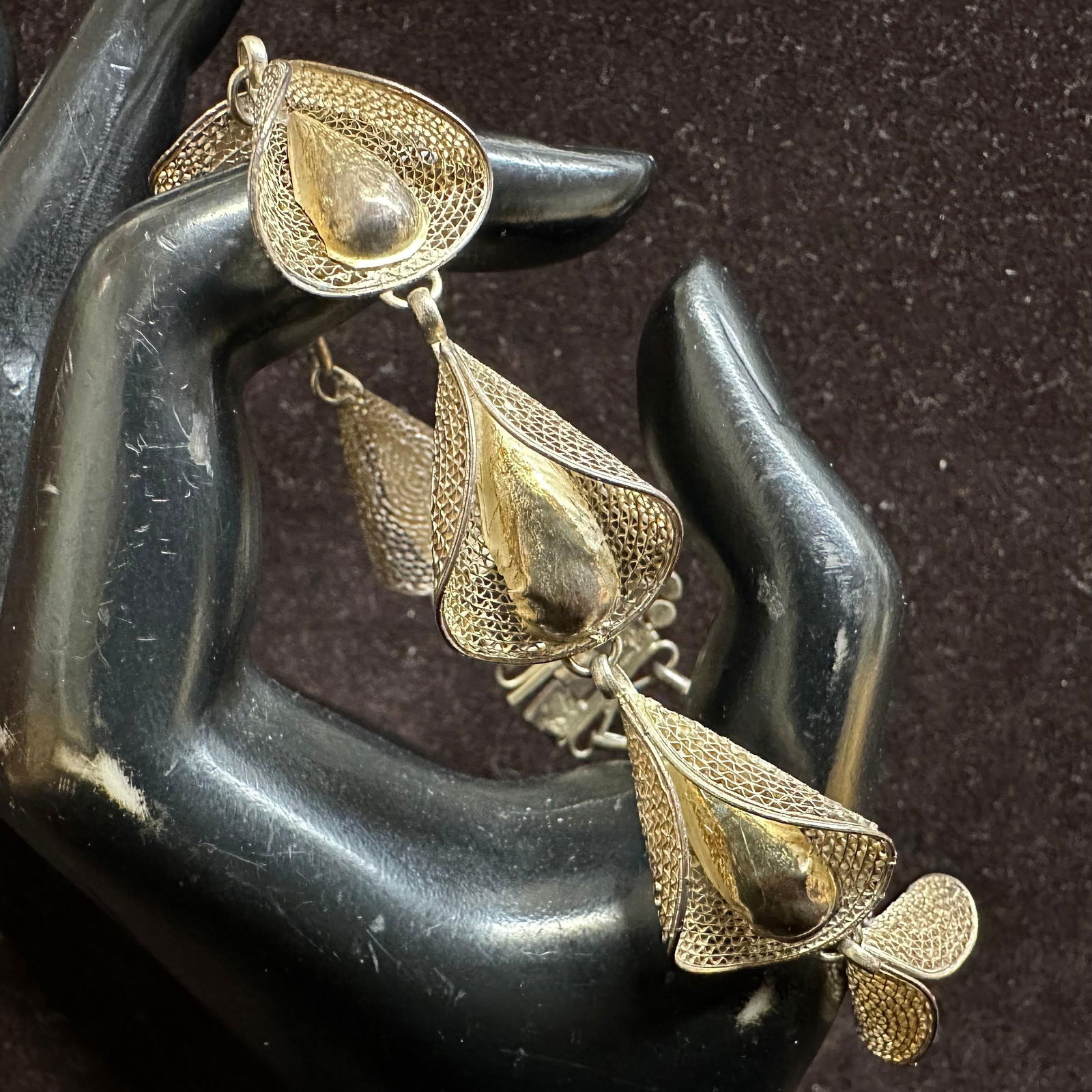 Floral Filigree Link Unmarked Silver Vintage Bracelet T71: This item is in good pre-owned, previously used/displayed condition with noticeable light wear and surface scratches. Please reference all photos for full details. This piece of jewelry has been teste