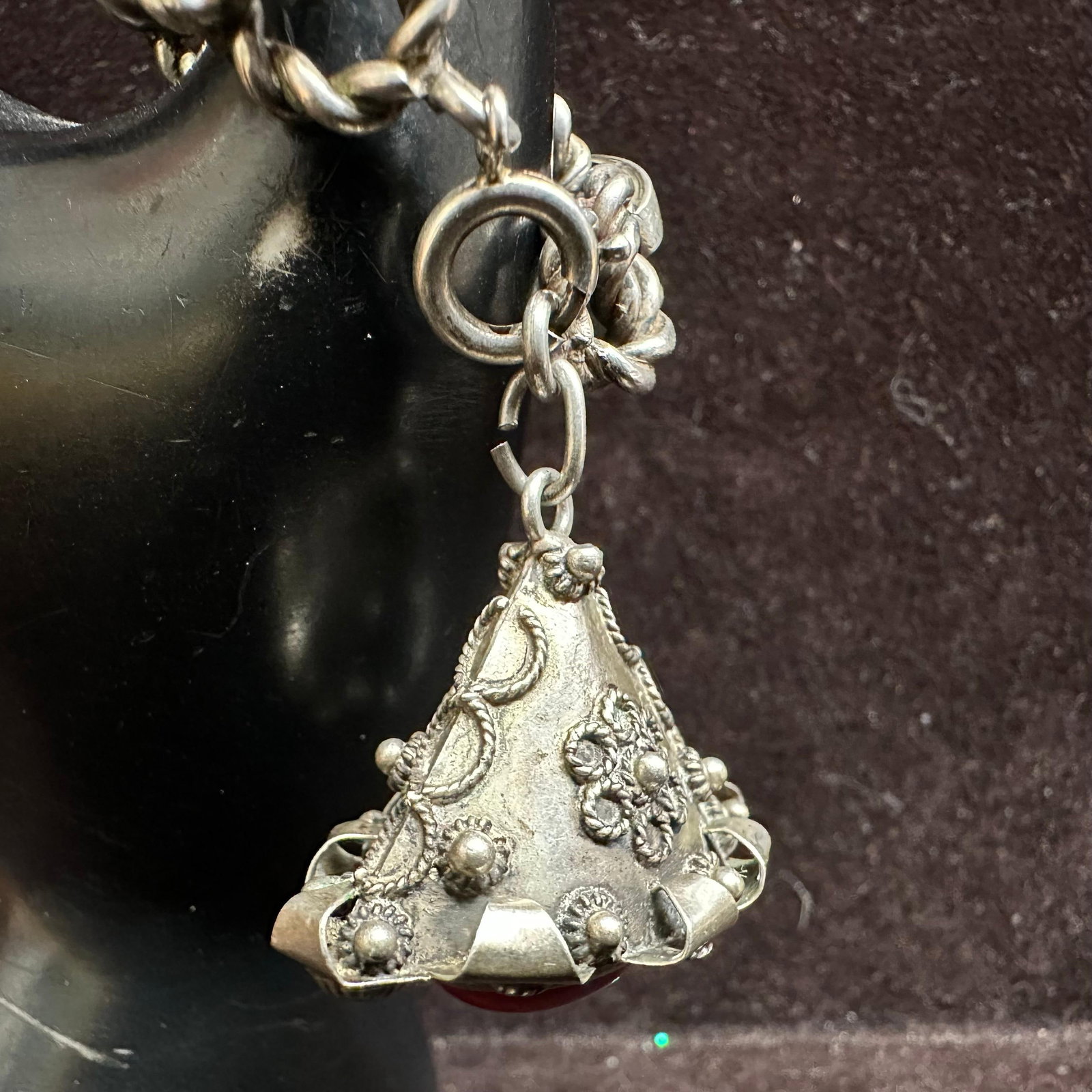 Red Coral Cabochon Oval Stone Ornate Dangle Charm Bracelet T64: This item is in good pre-owned, previously used/displayed condition with noticeable light wear and surface scratches. Please reference all photos for full details. This piece of jewelry has been teste