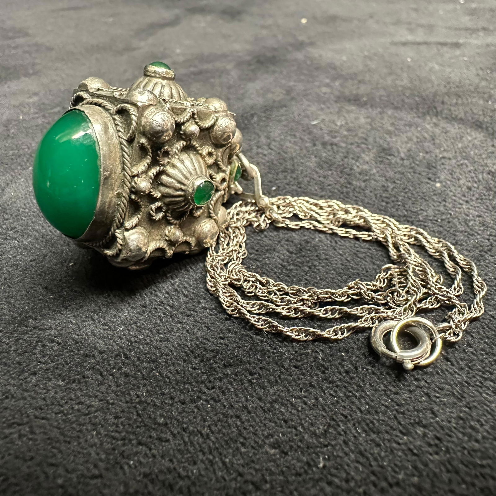 Victorian Etruscan Style Green Onyx Fob Charm Accent Sterling Silver Necklace T58: This item is in good pre-owned, previously used/displayed condition with noticeable light wear and surface scratches. Please reference all photos for full details. This piece of jewelry has been teste