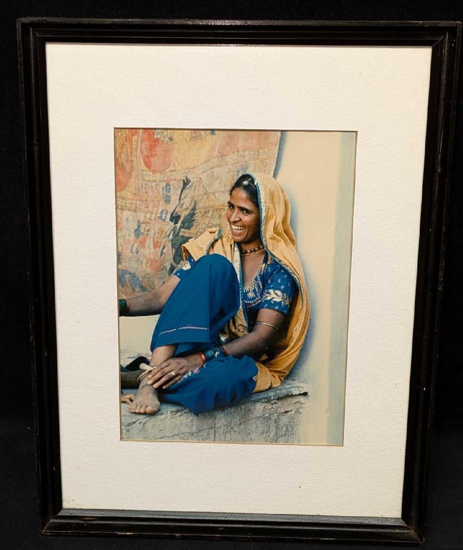 Framed Portrait Of A Indian Woman: Framed Portrait Of a Indian Woman. This is approx 10 3/8" x 1/2" x 13 1/2" and it weighs 1.42lb. The photo was not signed by the photographer. The frame has chips and scratches. There are some