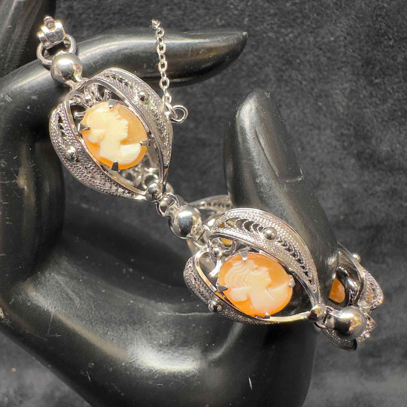 Shell Cameo Sorrento Sterling Silver Bracelet T98: This item is in good pre-owned, previously used/displayed condition with noticeable light wear and surface scratches. Please reference all photos for full details. This piece of jewelry has been