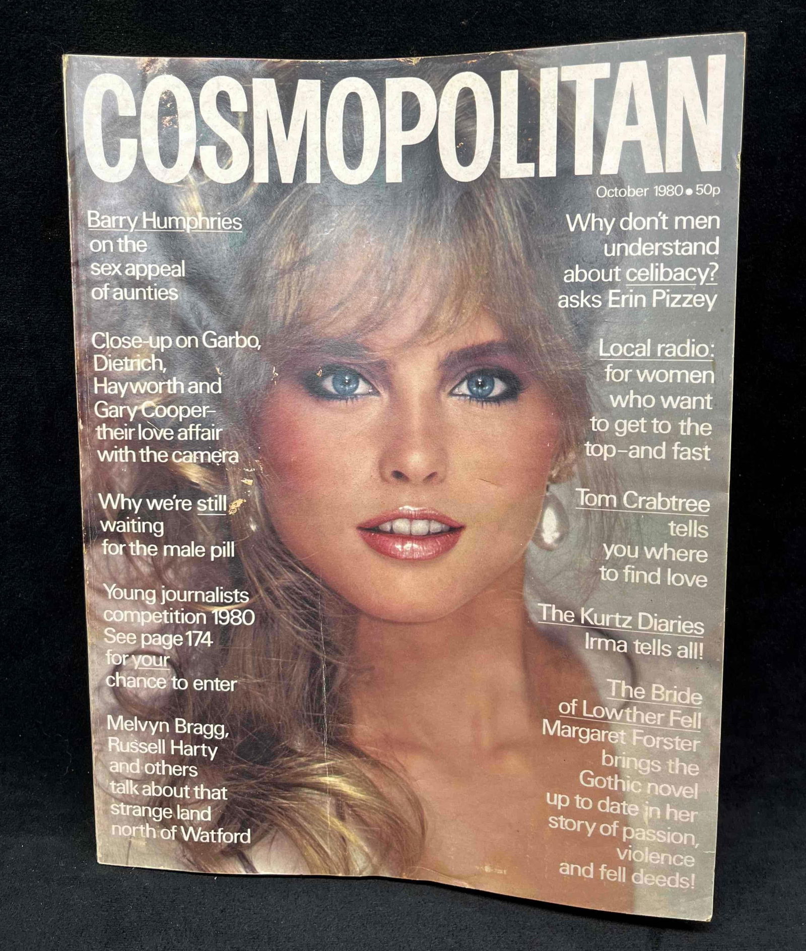 Vintage UK Cosmopolitan Magazine October 1980 Kim Alexis: This lot contains a Vintage UK Cosmopolitan Magazine October 1980 Kim Alexis. It is approx 10 3/4" x 8 1/4" and it weighs about 1.2lbs. Overall the magazine is in good used condition with some minor s