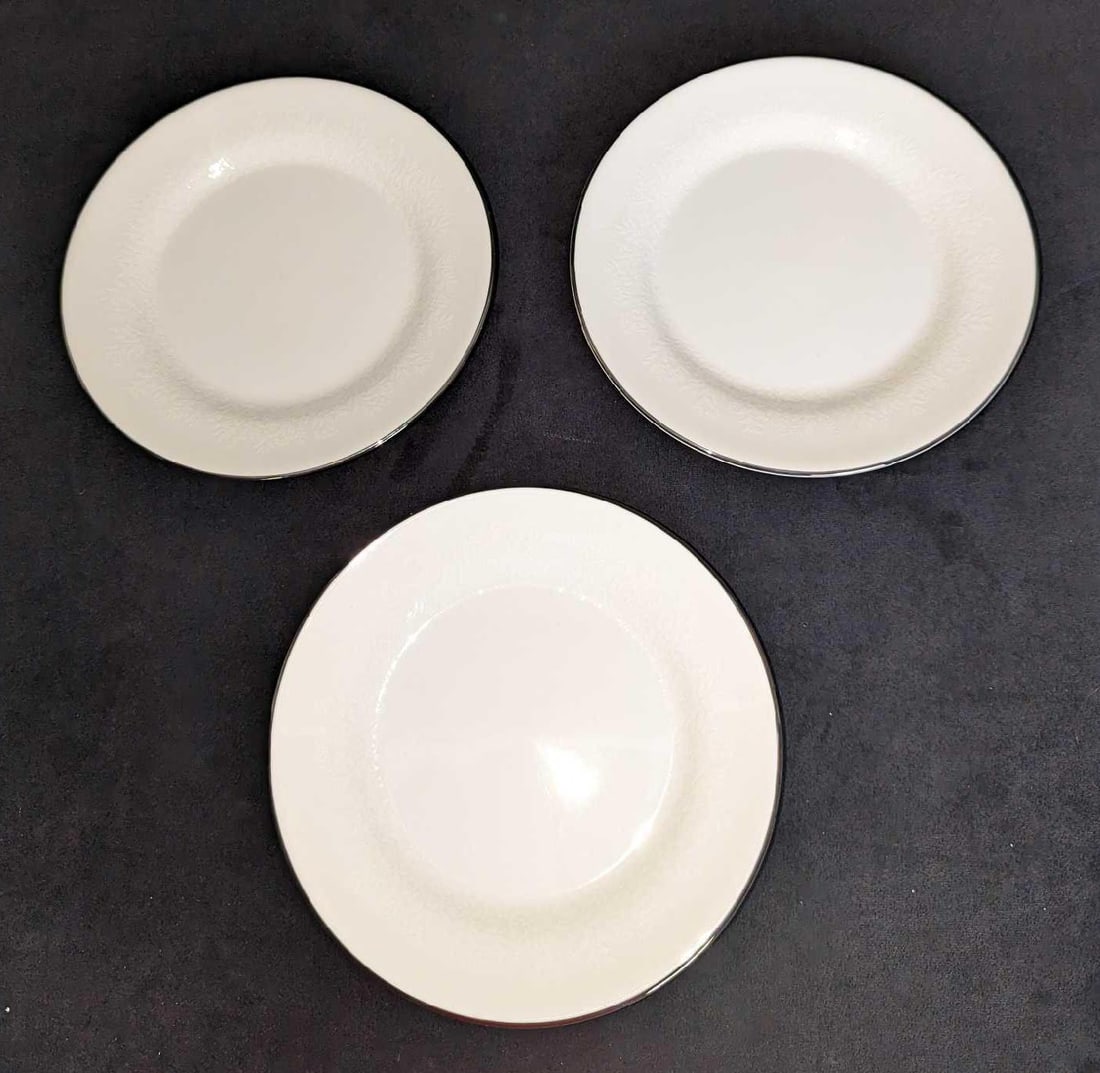 3 Wedgwood China Silver Ermine Salad Plates A: 3 Wedgwood China Silver Ermine Salad Plates A.This series was released from 1971 - 1993. Each plate is approx 8 1/8" x 8 1/8" x 3/4" and together they weigh 2.04lbs. The plates are in a good, us