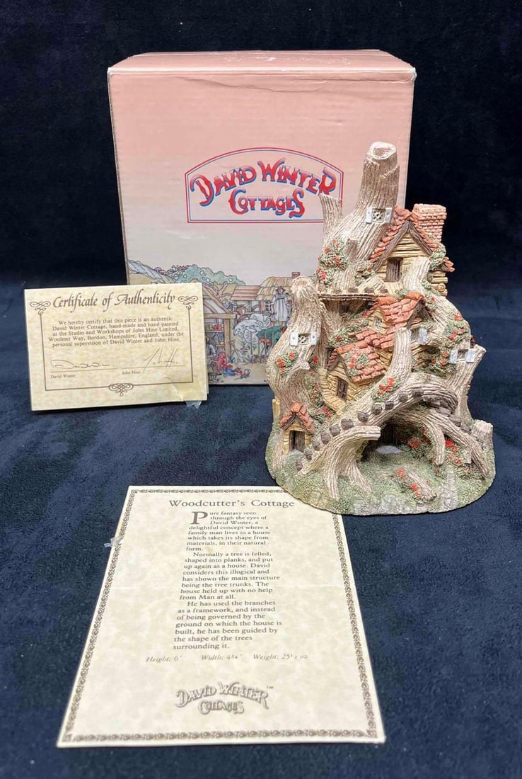 1983 Woodcutters Cottage By David Winter Made & Hand Painted in Great Britain: This lot contains a 1983 Woodcutters Cottage By David Winter Made & Hand Painted in Great Britain. The original box is approx 5 3/4" x 6 1/4" x 7 1/4". Total weight is approx 1.9lbs. Overall the the D