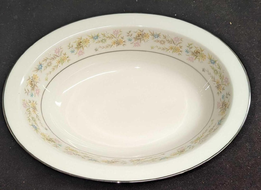 Retired Noritake Blossom Time Ivory China 10" Round Vegetable Bowl: Retired Noritake Blossom Time Ivory China 10" Round Vegetable Bowl. This is approx 10" x 7 5/8" x 2 1/2" and it weighs 1.14lb. The bowl has no chips or cracks. The "Blossom Time" design was