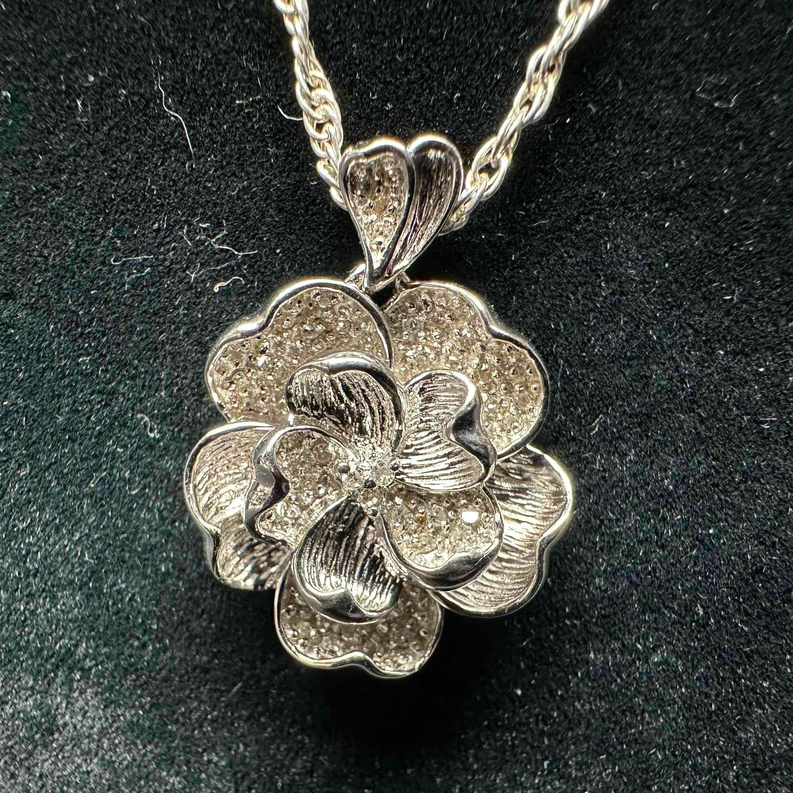 EA 925 Sterling Silver Flower CZ Pendant and Italy Chain Necklace K52: This item is in good pre-owned, previously used/displayed condition with noticeable light wear, and surface scratches. Please reference all photos for full details. This piece of jewelry has been test