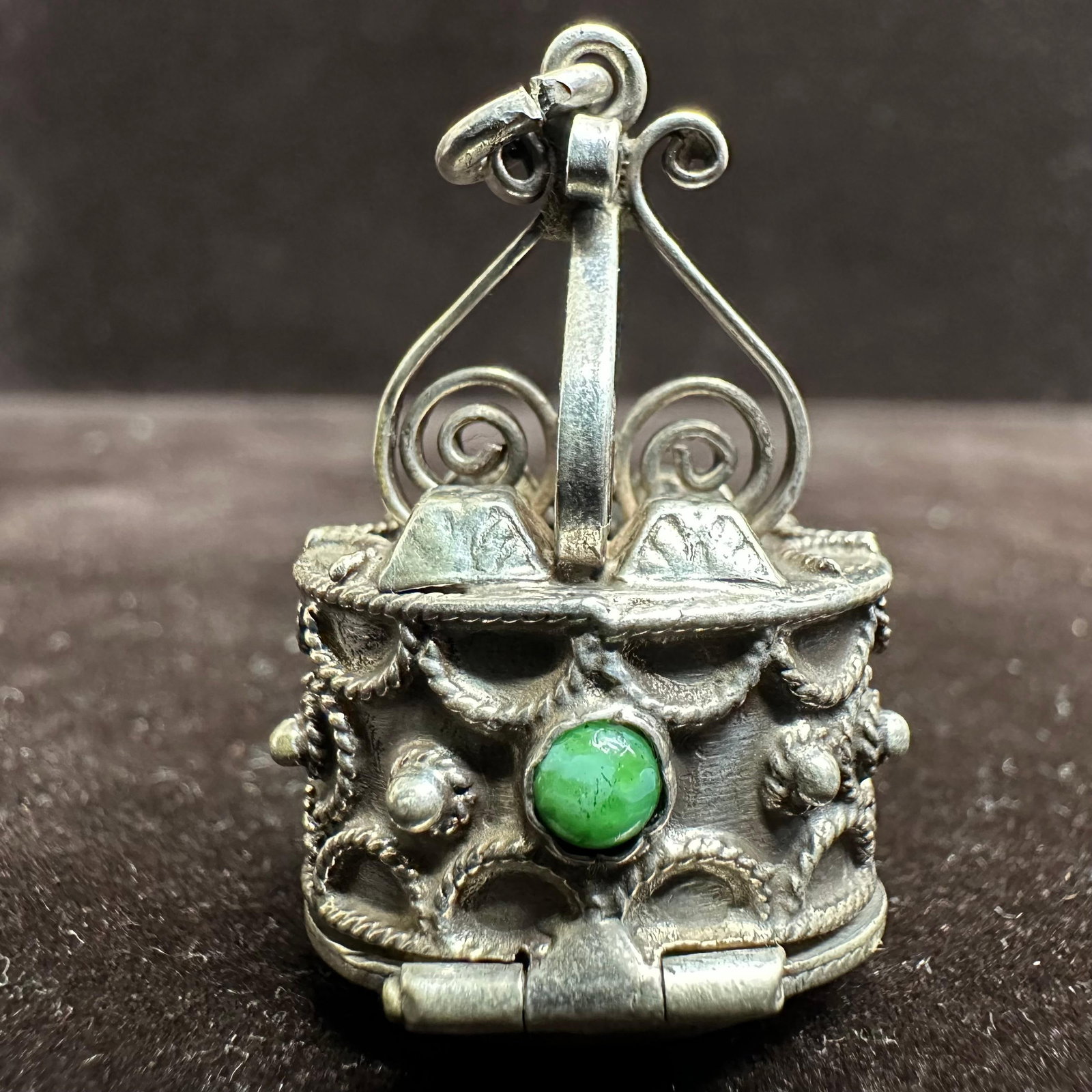 Malachite Poison Locket Fob Charm 800 Silver R96 Etruscan Style: This item is in good pre-owned, previously used/displayed condition with noticeable light wear and surface scratches. Please reference all photos for full details. This piece of jewelry has been