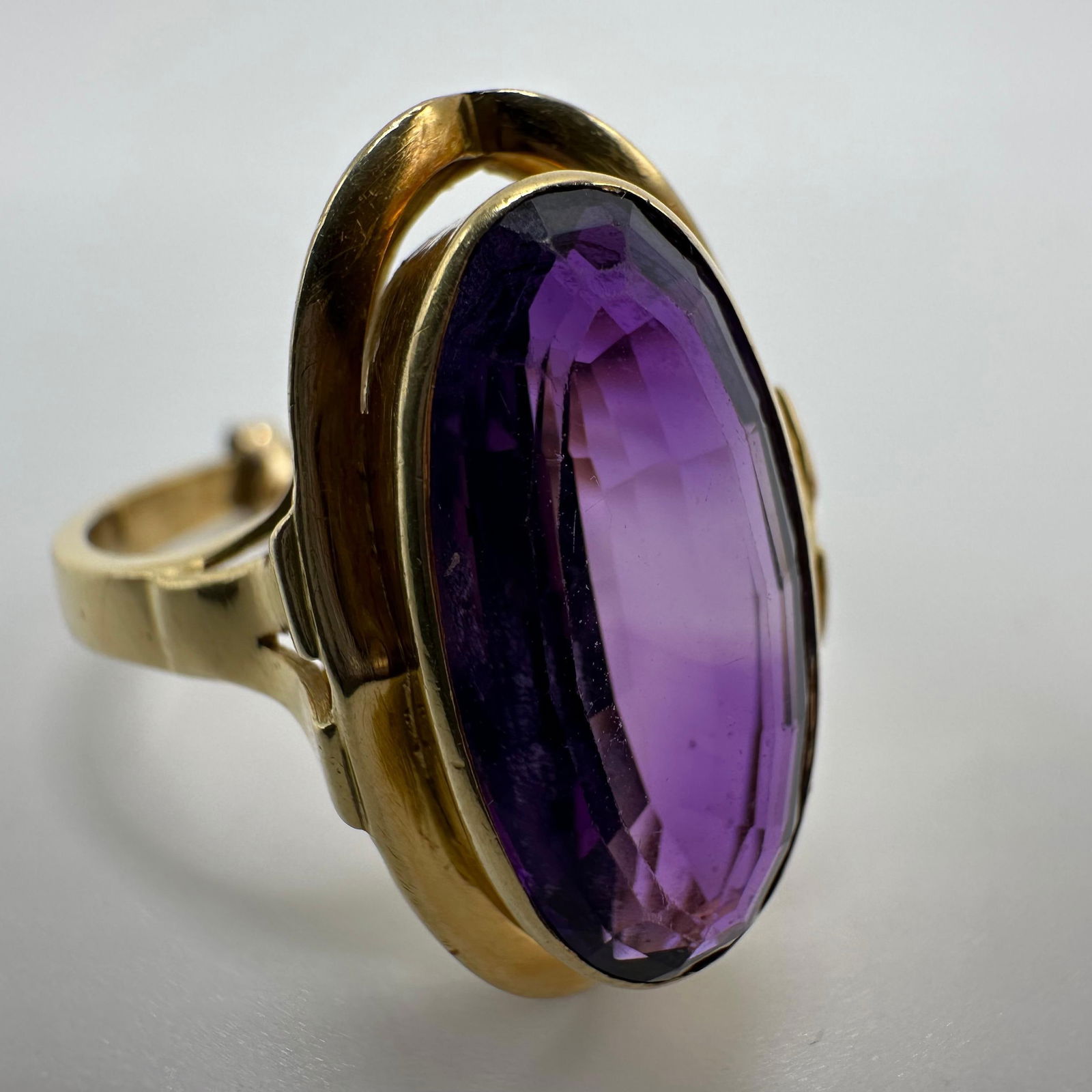 18K Yellow Gold Purple Amethyst Oval Cocktail Ring W42 (1 of 8)