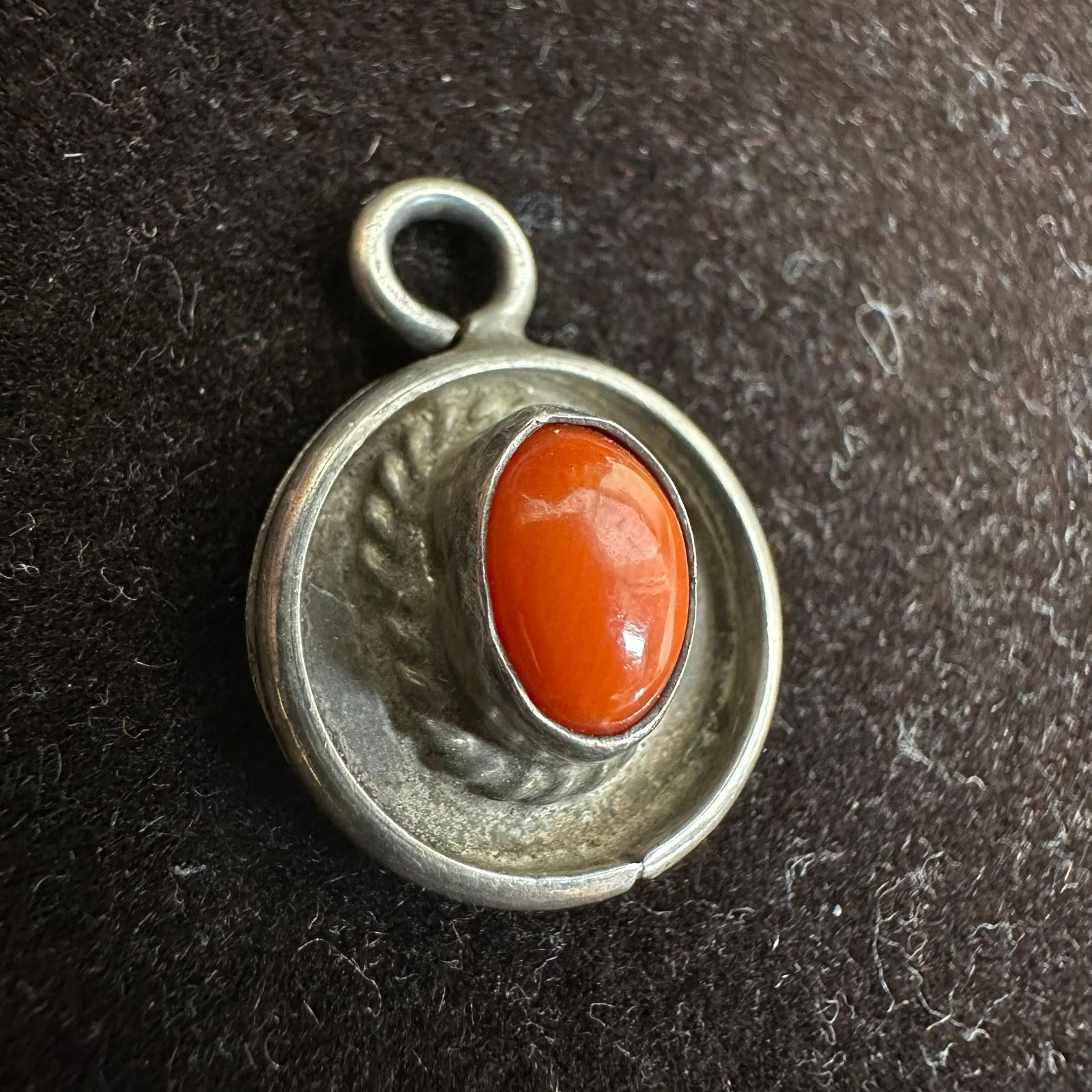 Coral Small Silver MA Hallmark Native Style Pendant V80: This item is in good pre-owned, previously used/displayed condition with noticeable light wear and surface scratches. Please reference all photos for full details. This piece of jewelry has been teste