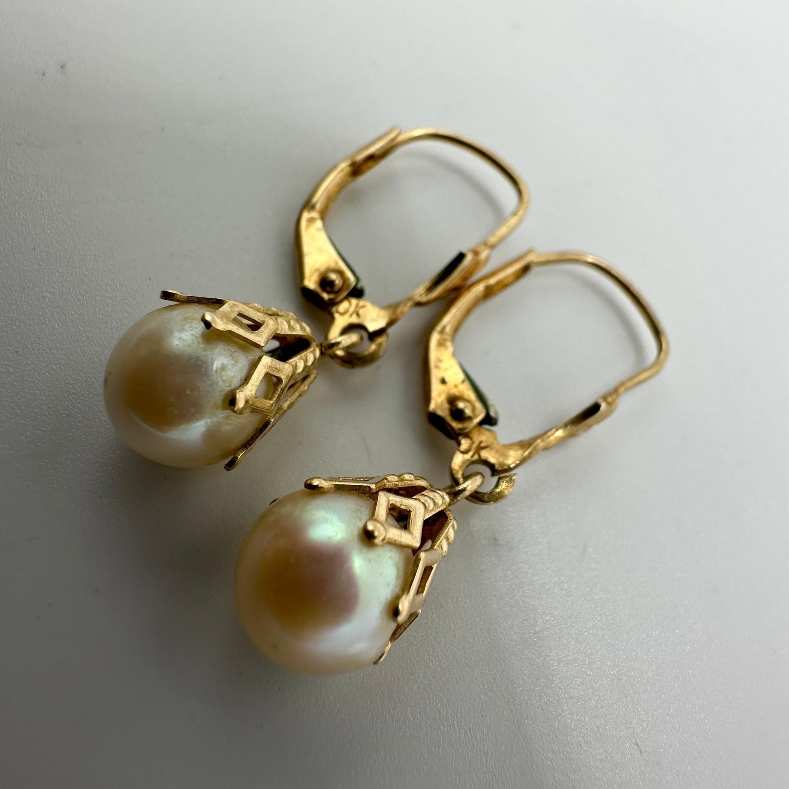 Pearl Leverback Dangle Earrings 10K Gold W2: This item is in good pre-owned, previously used/displayed condition with noticeable light wear and surface scratches. Please reference all photos for full details. This piece of jewelry has been teste