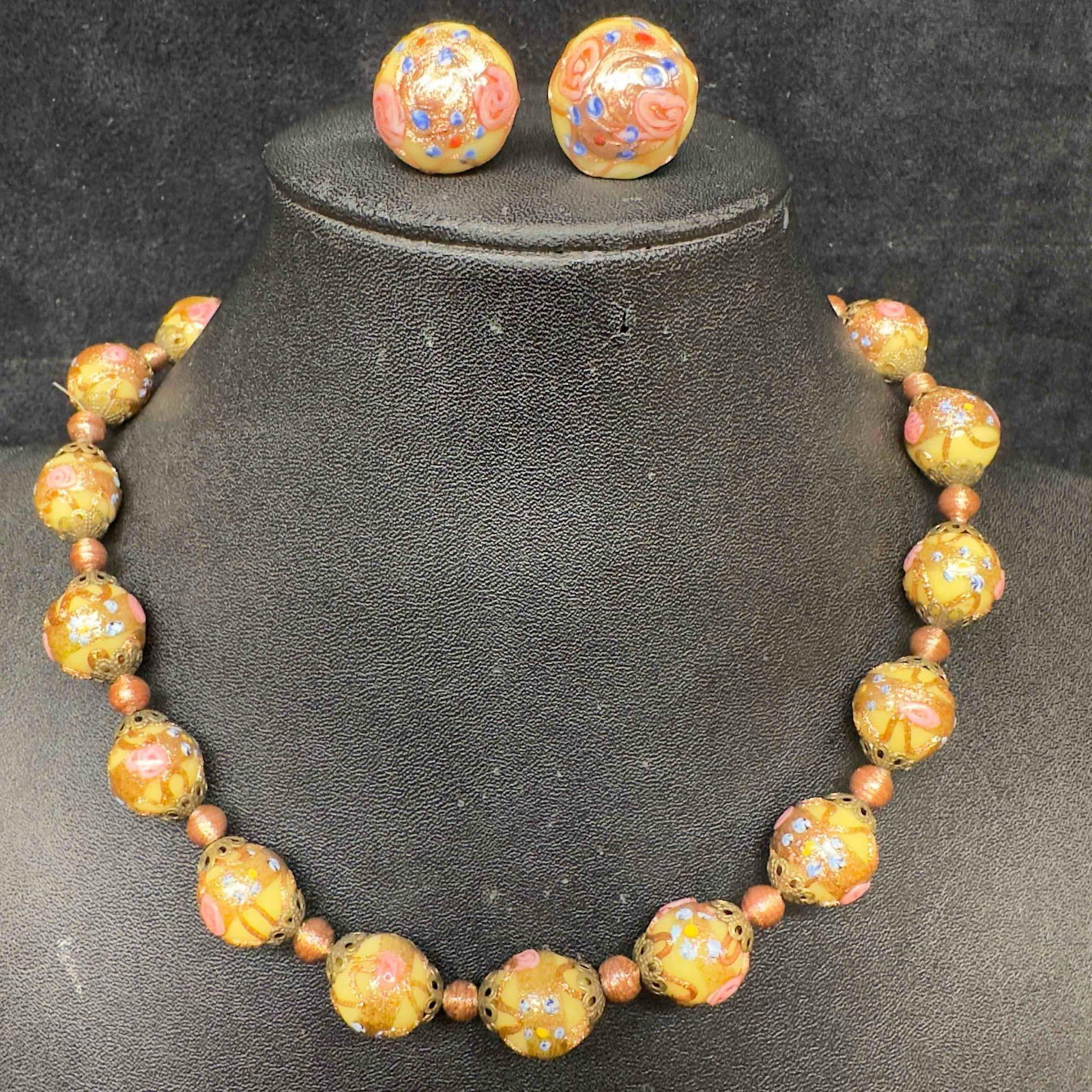 Venetian Murano Lamp Work Art Glass Fiorato Creme Colored Beaded Bead Necklace and Earrings Set B98: Venetian Murano Lamp Work Art Glass Fiorato Creme Colored Beaded Bead Necklace and Earrings Set B98. Necklace and earrings with creme colored glass beads with beautiful hand painted designs on each.