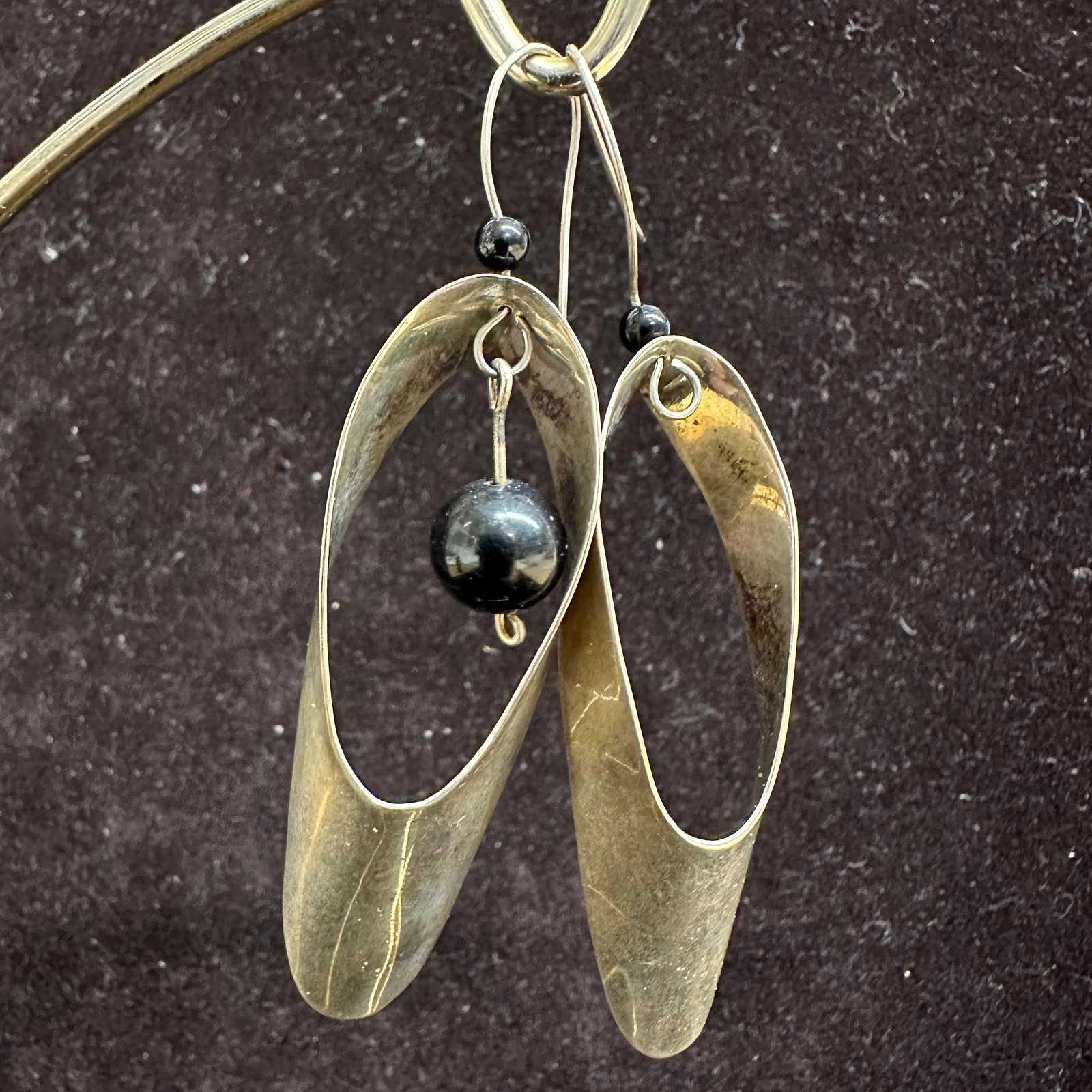 Black Onyx Bead Accents Mexico Modernist Sterling Silver Earrings L64: This item is in good pre-owned, previously used/displayed condition with noticeable light wear and surface scratches. Please reference all photos for full details. This piece of jewelry has been teste